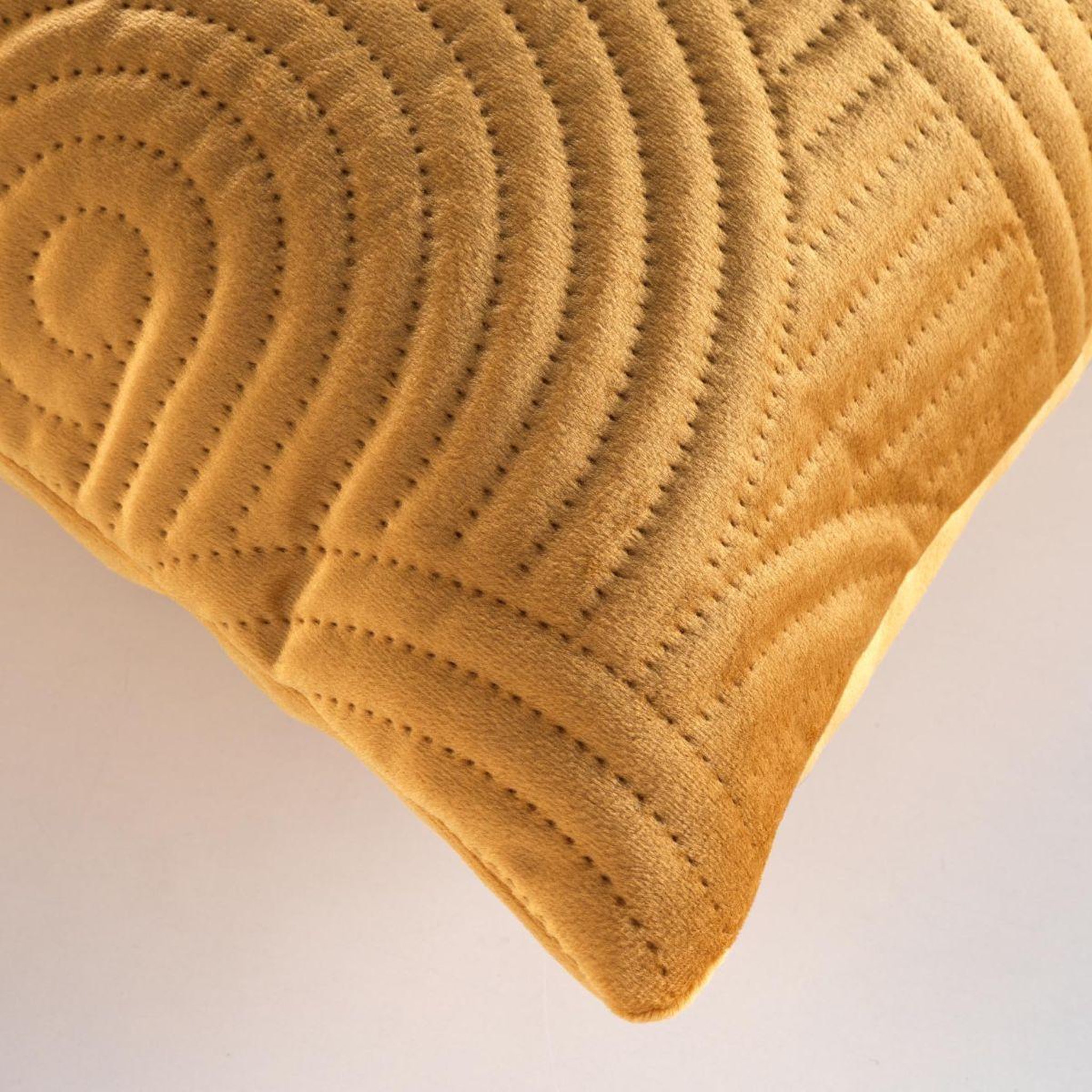 Voir la diapositive 3 : Douceur d'Intérieur Housse de coussin en velours  circles  40x40cm ocre