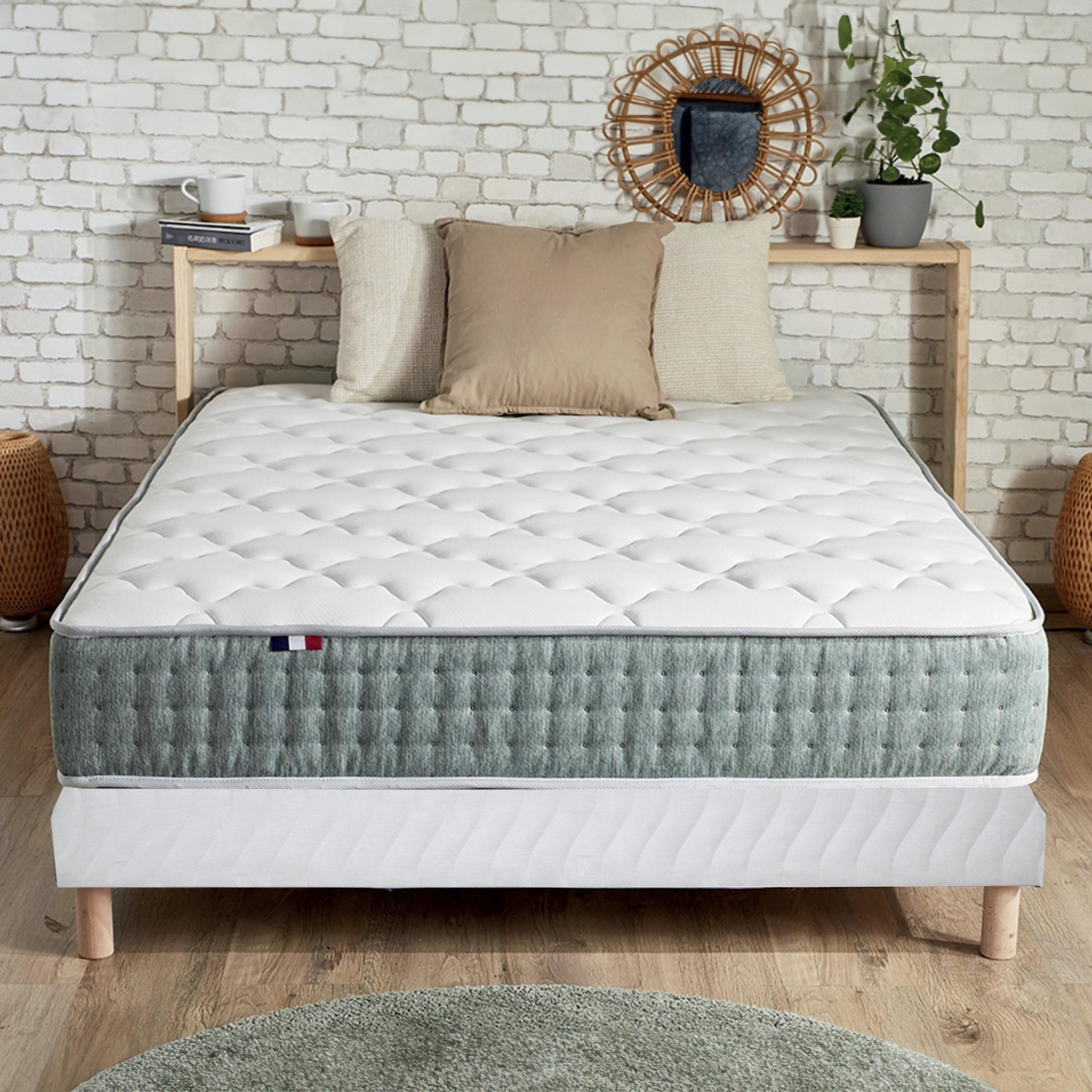 Voir la diapositive 6 : IDLITERIE Ensemble + matelas Ressort 7 zones Face Hiver/Eté différente HYGGE Fabriqué en France