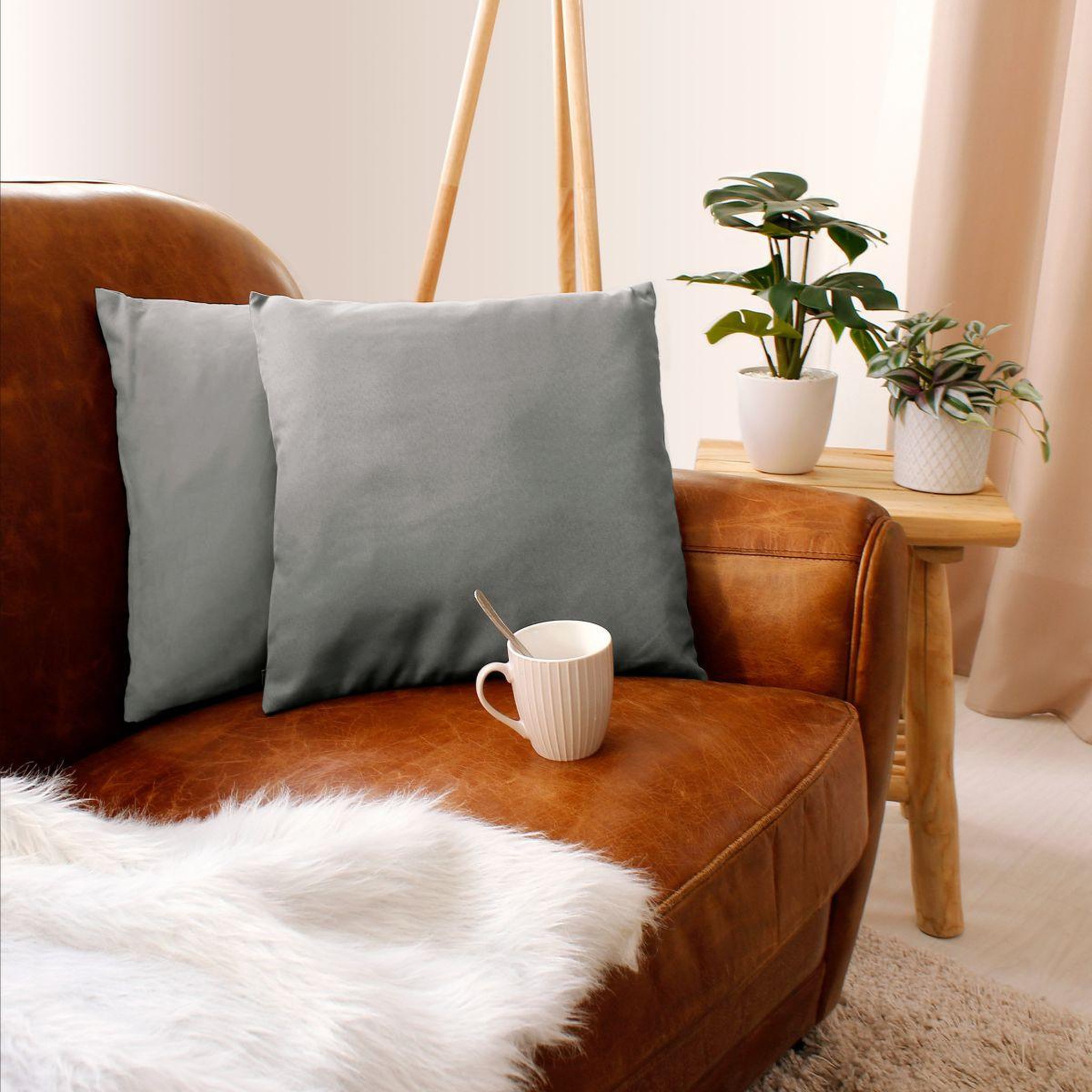 Voir la diapositive 2 : ENJOY HOME Coussin déco uni  basic  40x40cm gris clair