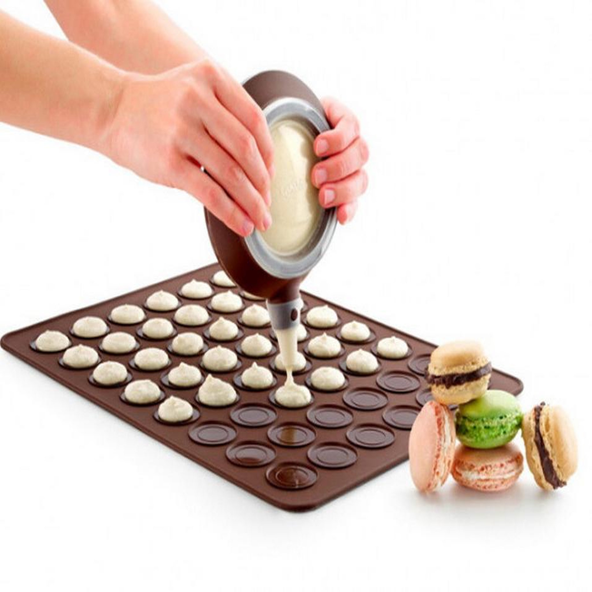 Voir la diapositive 3 : LEKUE Tapis 48 macarons silicone marron - 0231440m02m067
