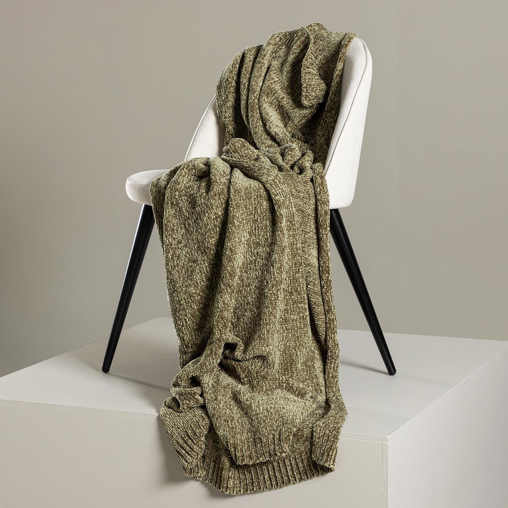 Voir la diapositive 6 : Paris Prix Plaid chenille  ally  130x170cm vert mousse
