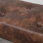 Voir la diapositive 5 : HOMCOM Banc banquette capitonnée style classique chic bois hévéa revêtement synthétique marron effet vieilli