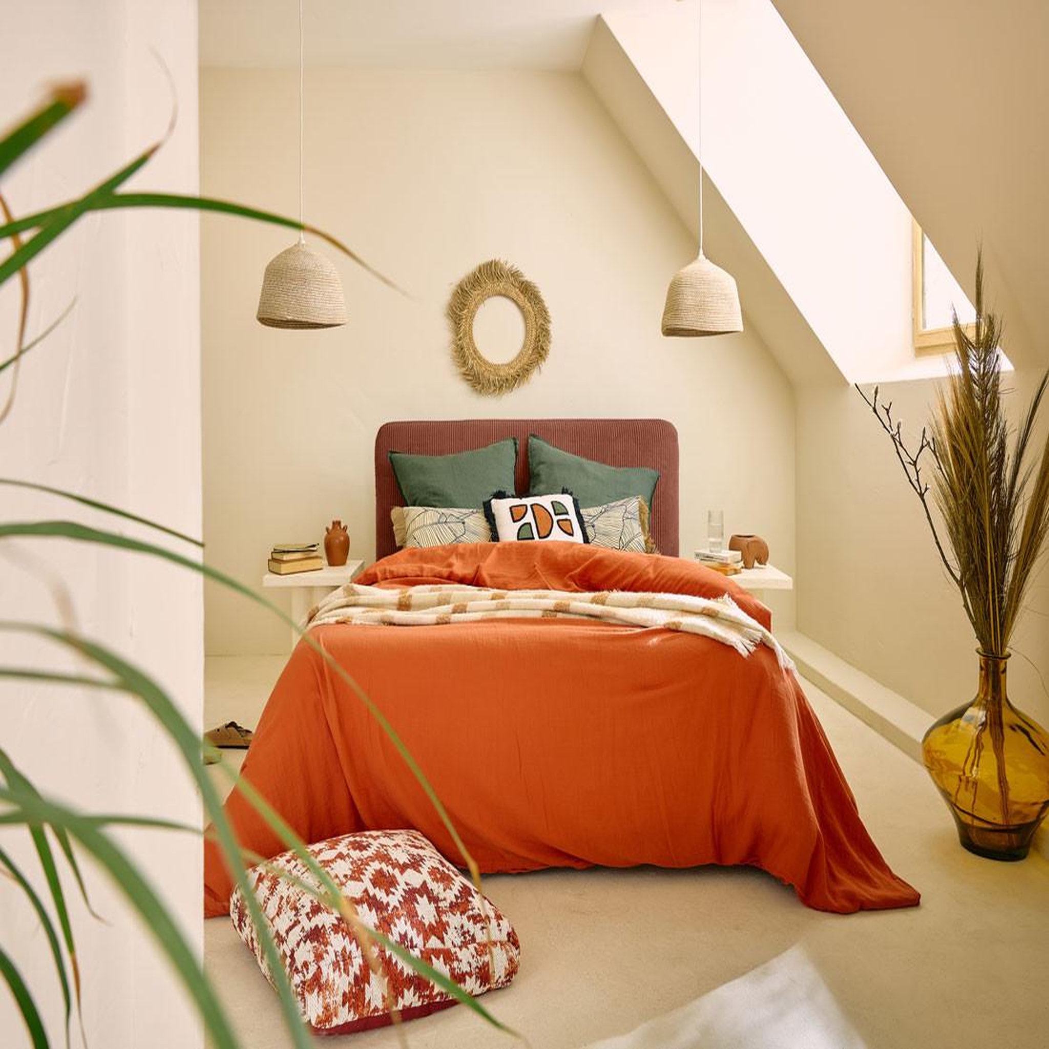BEST MOBILIER Goyave - lit coffre - 160x200 - en velours côtelé - sommier inclus. Coloris disponibles : Beige, Gris