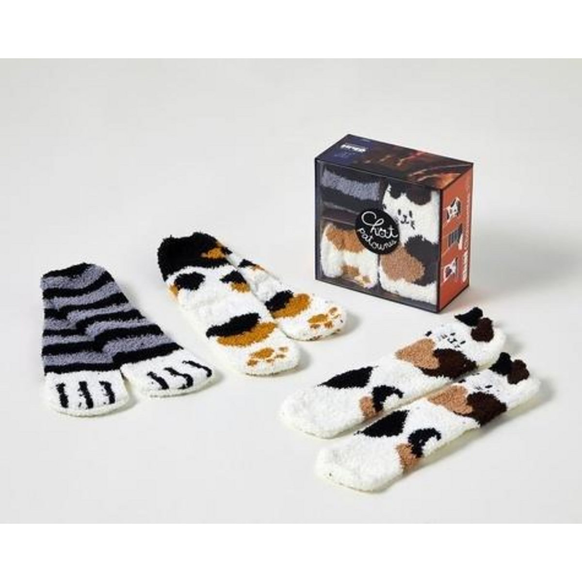 LES GOUTERS DE LA FAMILLE CHAT CHAUSSETTES, First