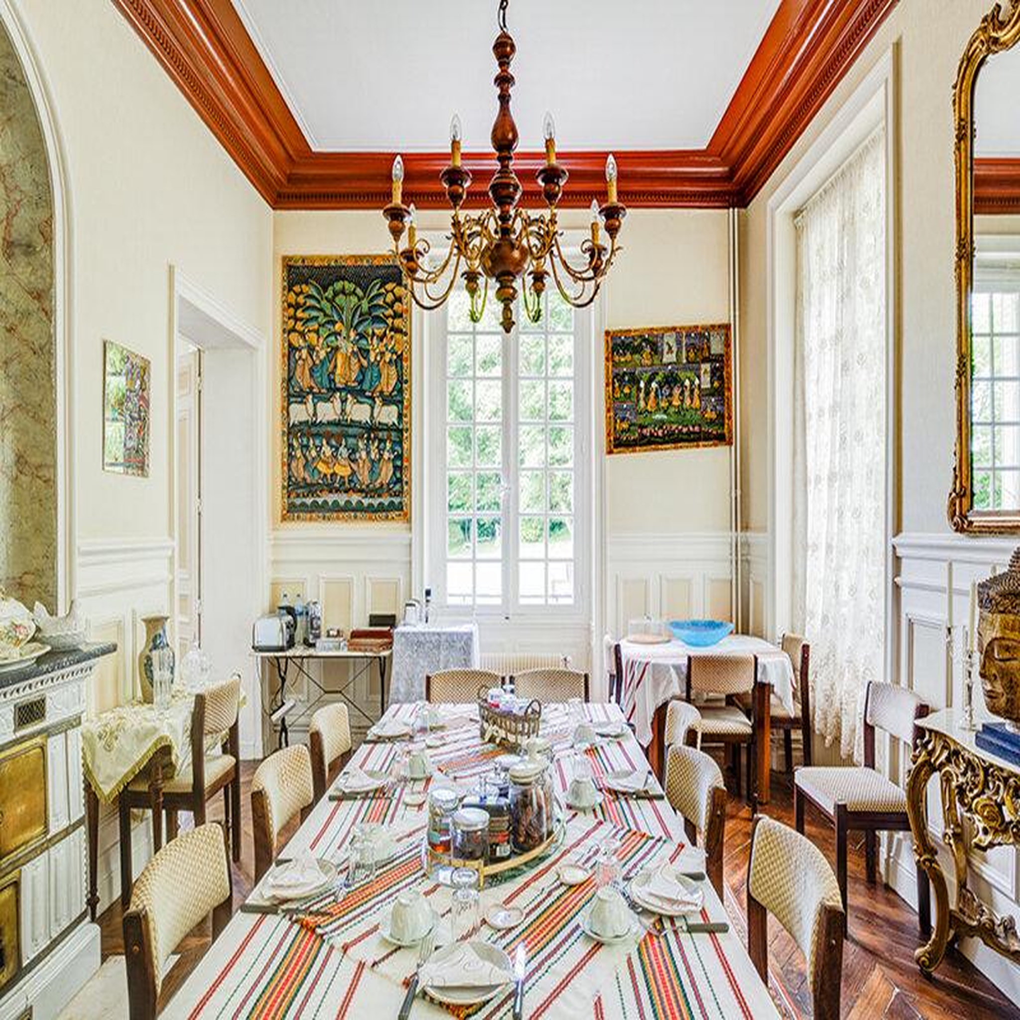 Voir la diapositive 3 : Smartbox 3 jours en chambre d'époque d'un château avec dîner près de Rouen - Coffret Cadeau Séjour