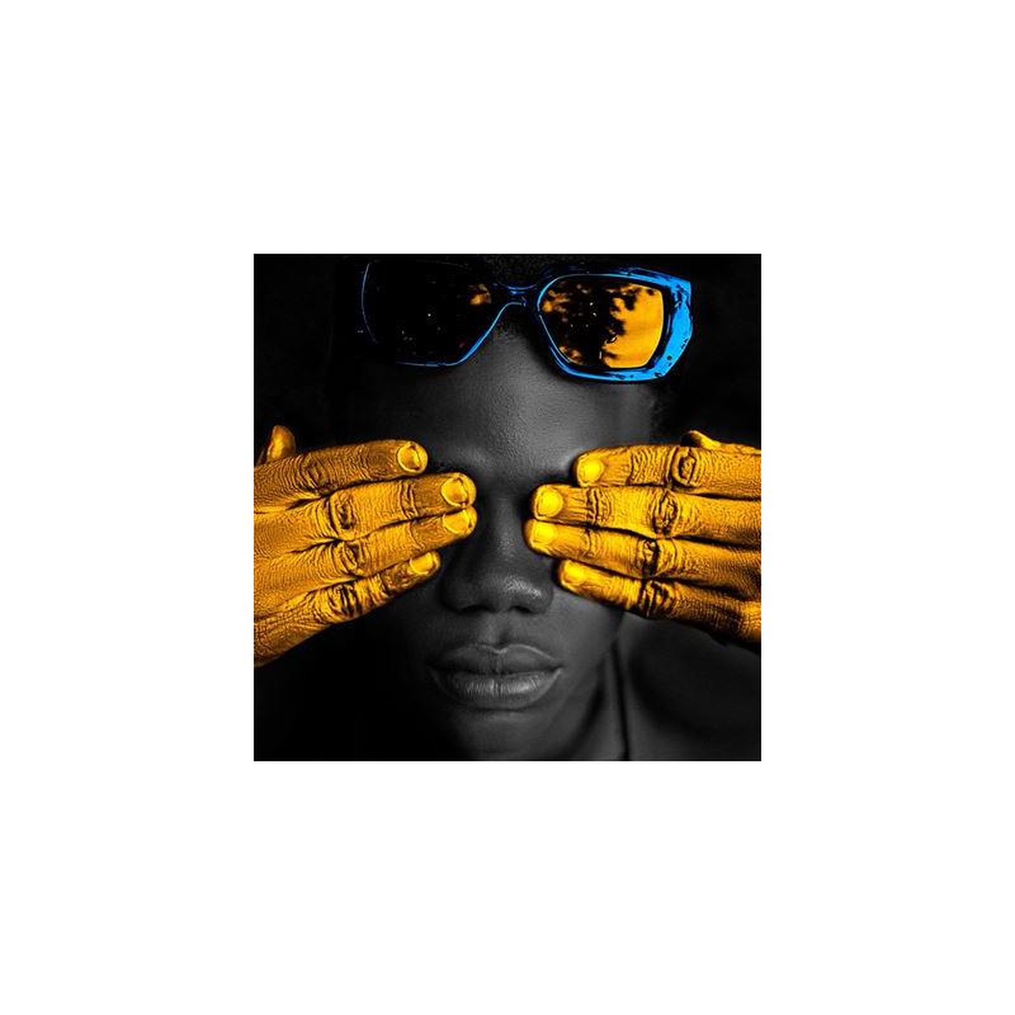 Image visuel pour pochette d'album musical don't take my soul, portrait avant avec lunettes