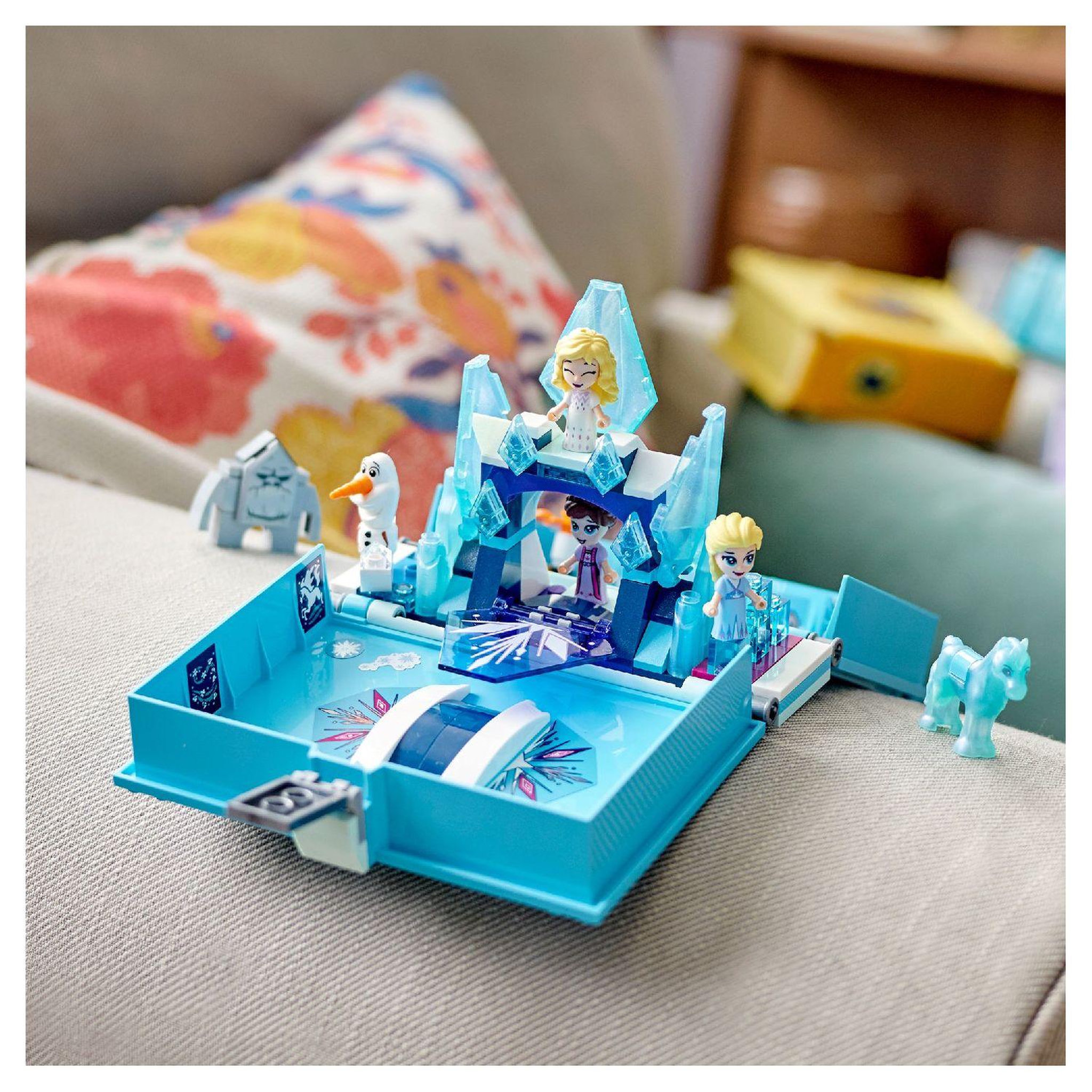 Voir la diapositive 6 : LEGO Disney Princess 43189 - Les aventures d&rsquo;Elsa et Nokk dans un livre de contes