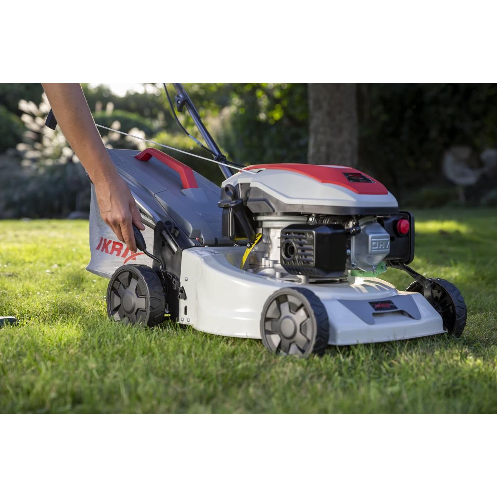 Voir la diapositive 6 : Ikra Tondeuse à gazon autotractée 1000m2 - 3,5CV 145Cm3 Coupe 41.8cm Mulching Moteur 4T Bac 40L IKRA