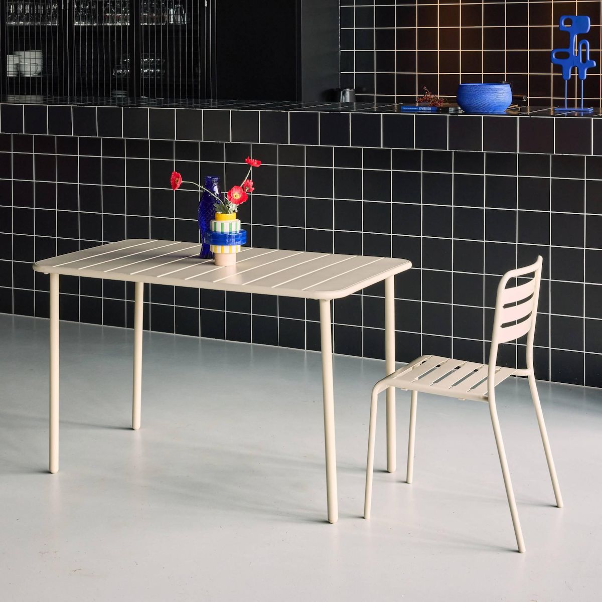 SWEEEK Table de jardin métal 4 places, Amelia L 120 x 70 x 72,5cm