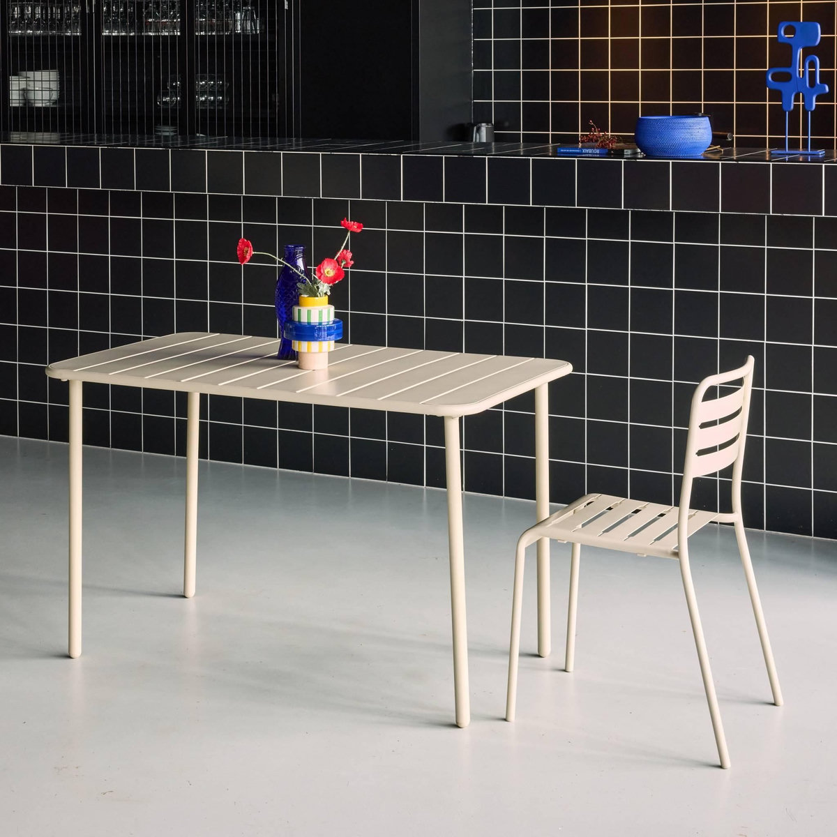 SWEEEK Table de jardin métal 4 places, Amelia L 120 x 70 x 72,5cm