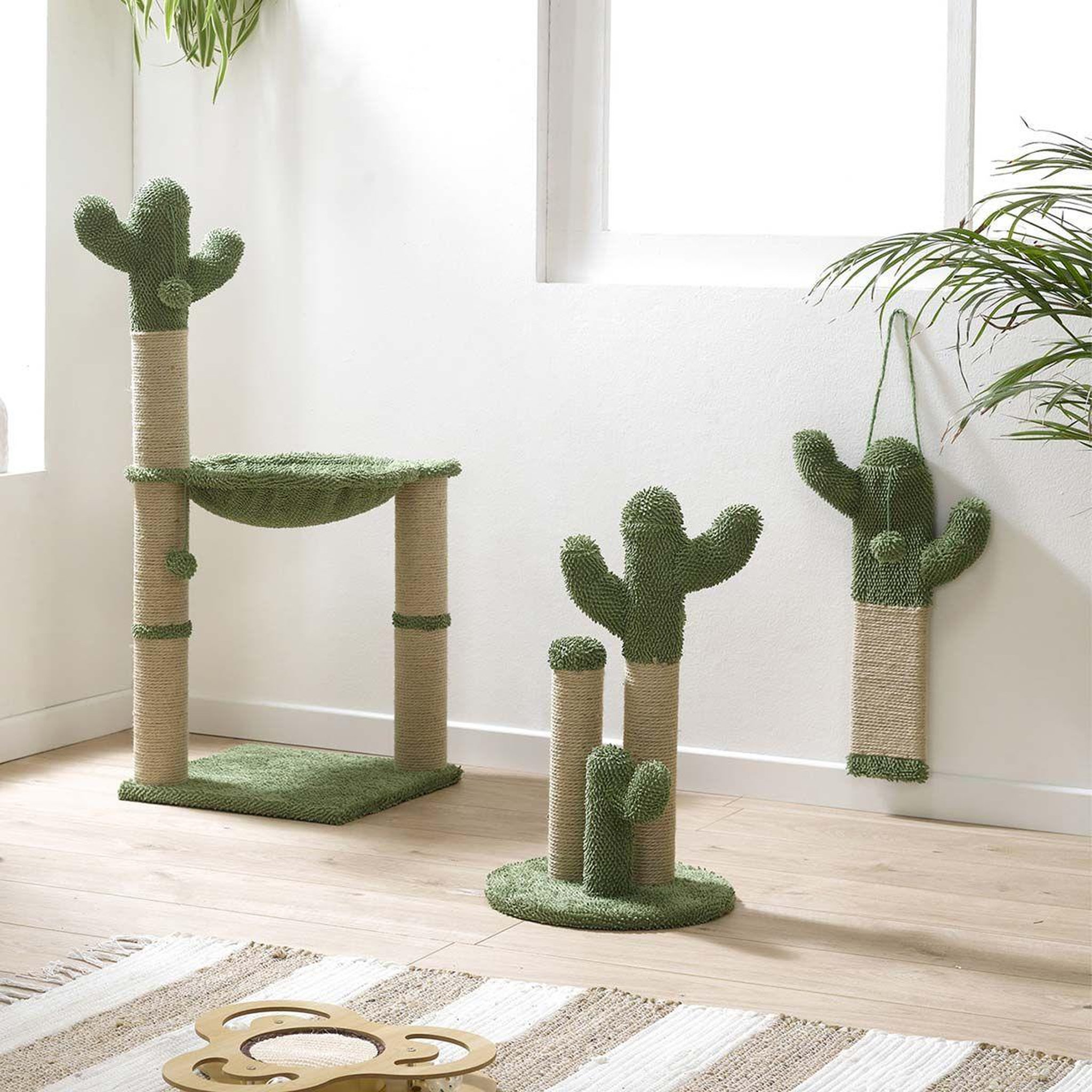 Voir la diapositive 2 : HOMEA Griffoir pour chat à suspendre  cactus  51cm vert
