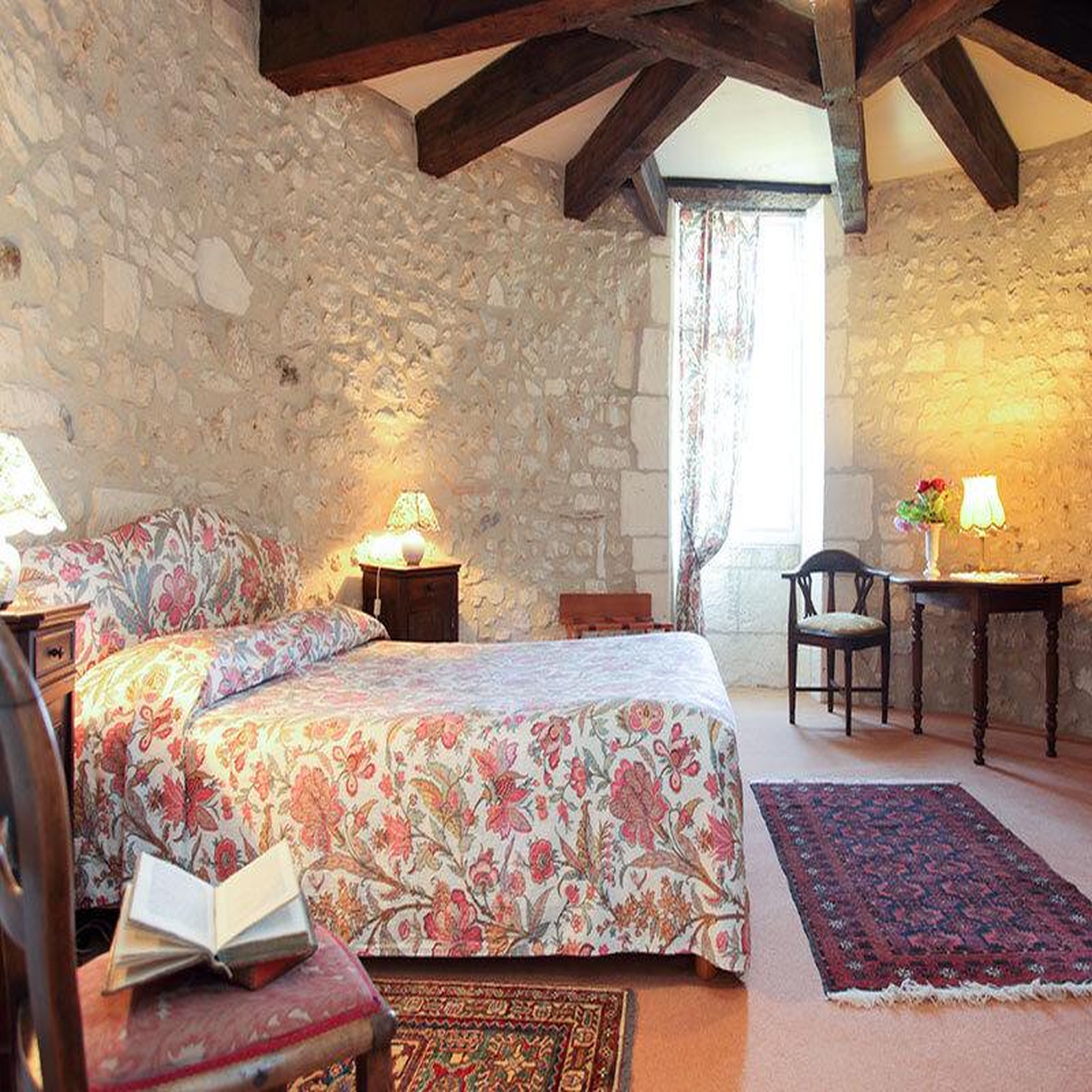 Voir la diapositive 2 : Smartbox Séjour de 3 jours dans un château avec dîner près de Périgueux - Coffret Cadeau Séjour