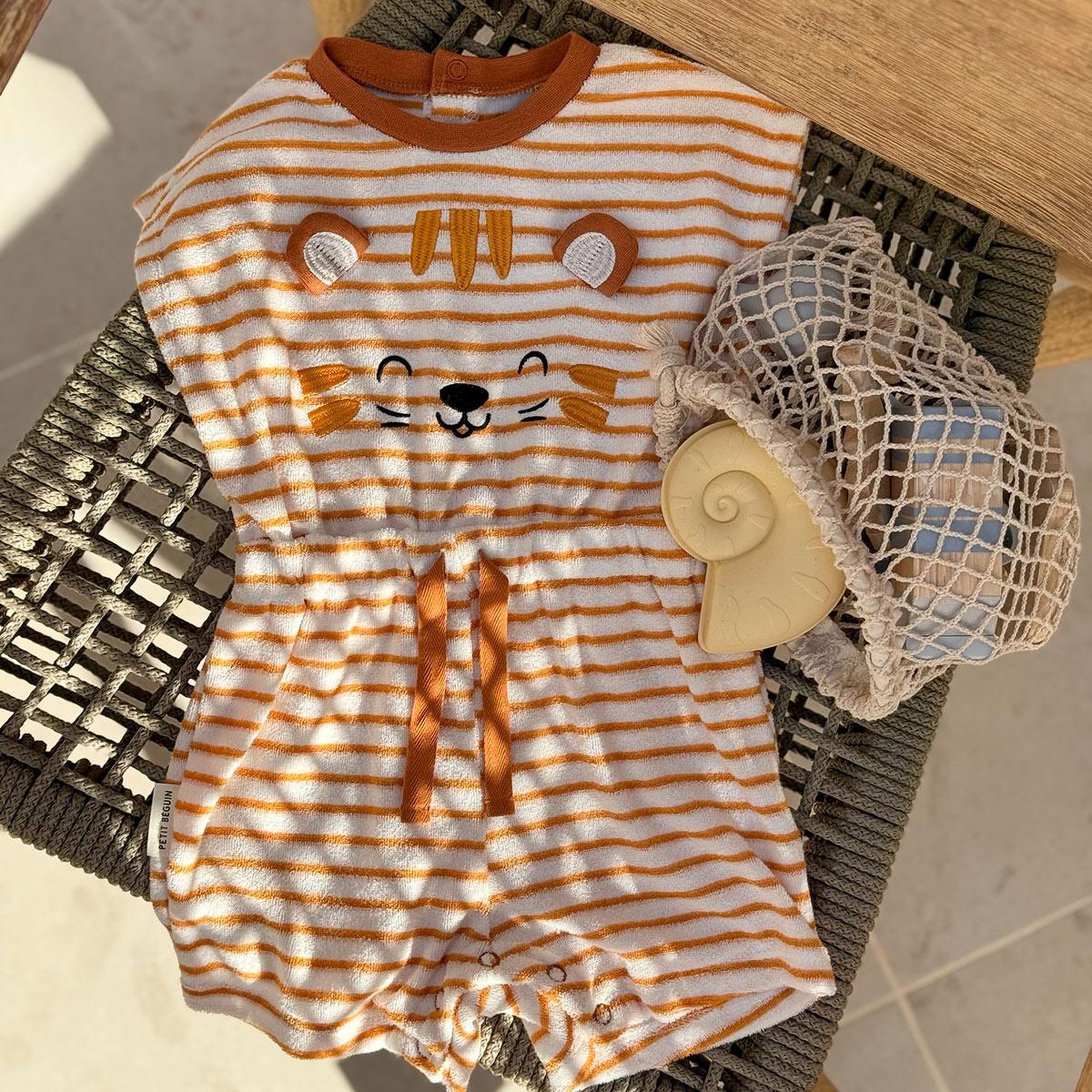 Voir la diapositive 4 : PETIT BEGUIN Combishort bébé en éponge mio
