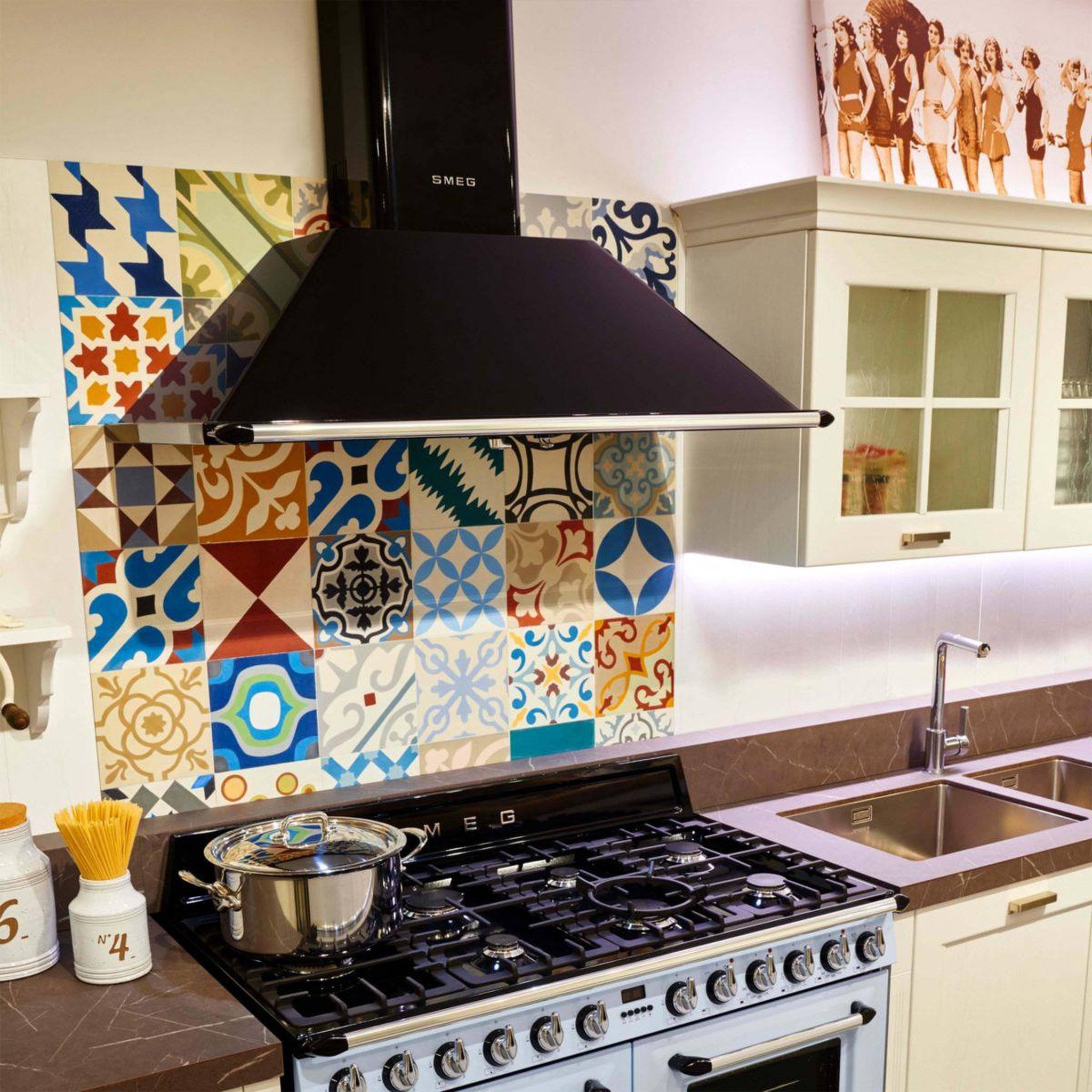 Voir la diapositive 5 : SMEG Hotte décorative murale kt110ble