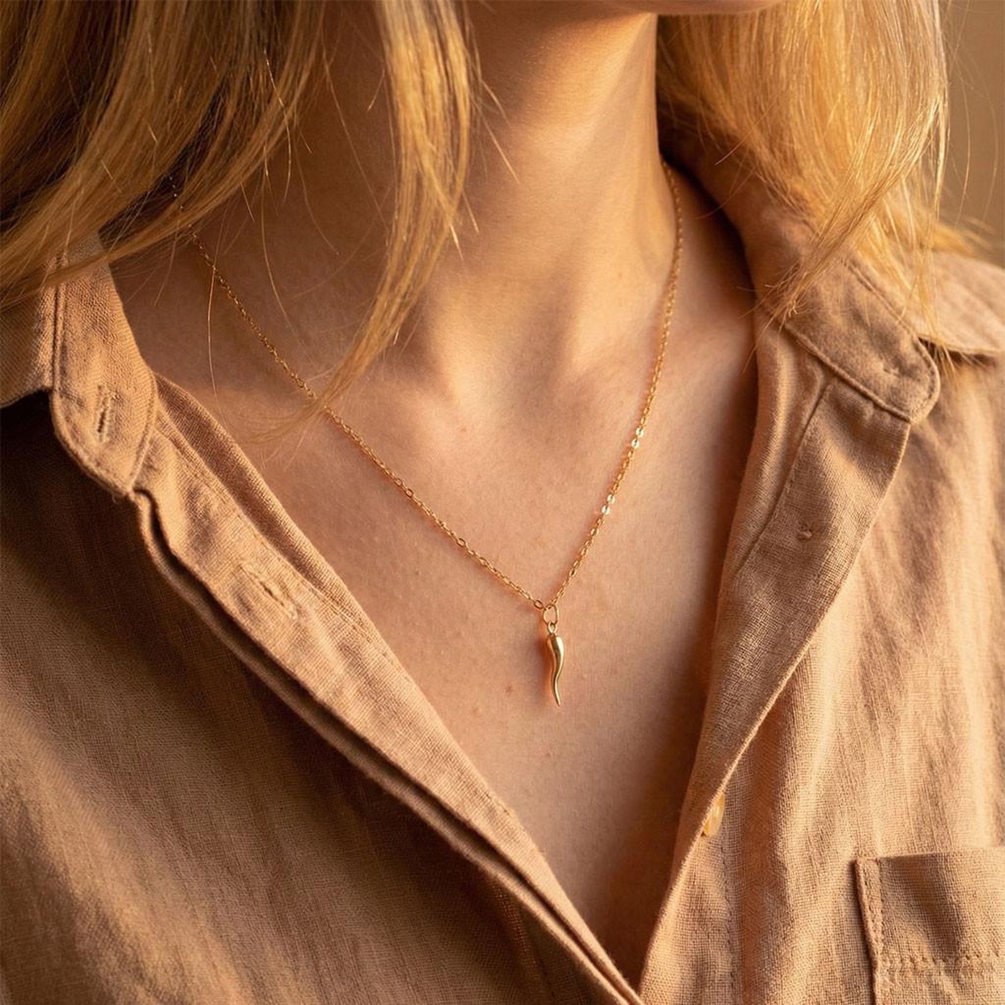 Voir la diapositive 2 : L'ATELIER D'AZUR Pendentif Gundilla en Or Jaune 18 Carats 750 + Chaîne Offerte