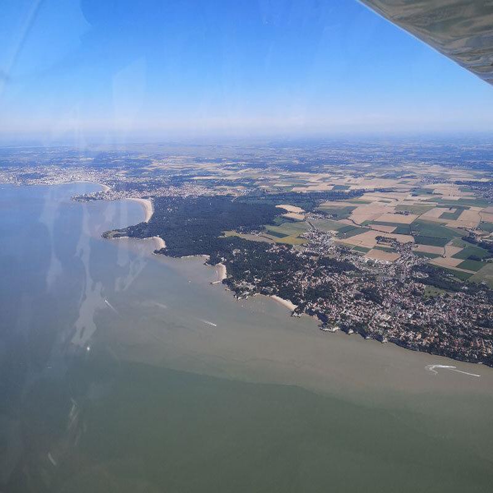 Voir la diapositive 3 : Smartbox 30 min de baptême de l'air en ulm avec initiation au pilotage au sud de bordeaux - coffret cadeau sport & aventure