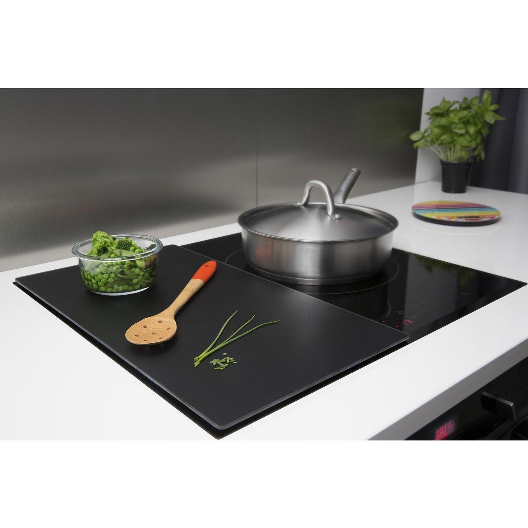 Voir la diapositive 4 : PEBBLY Planche de protection cuisson pour plaque 50x28cm, noire