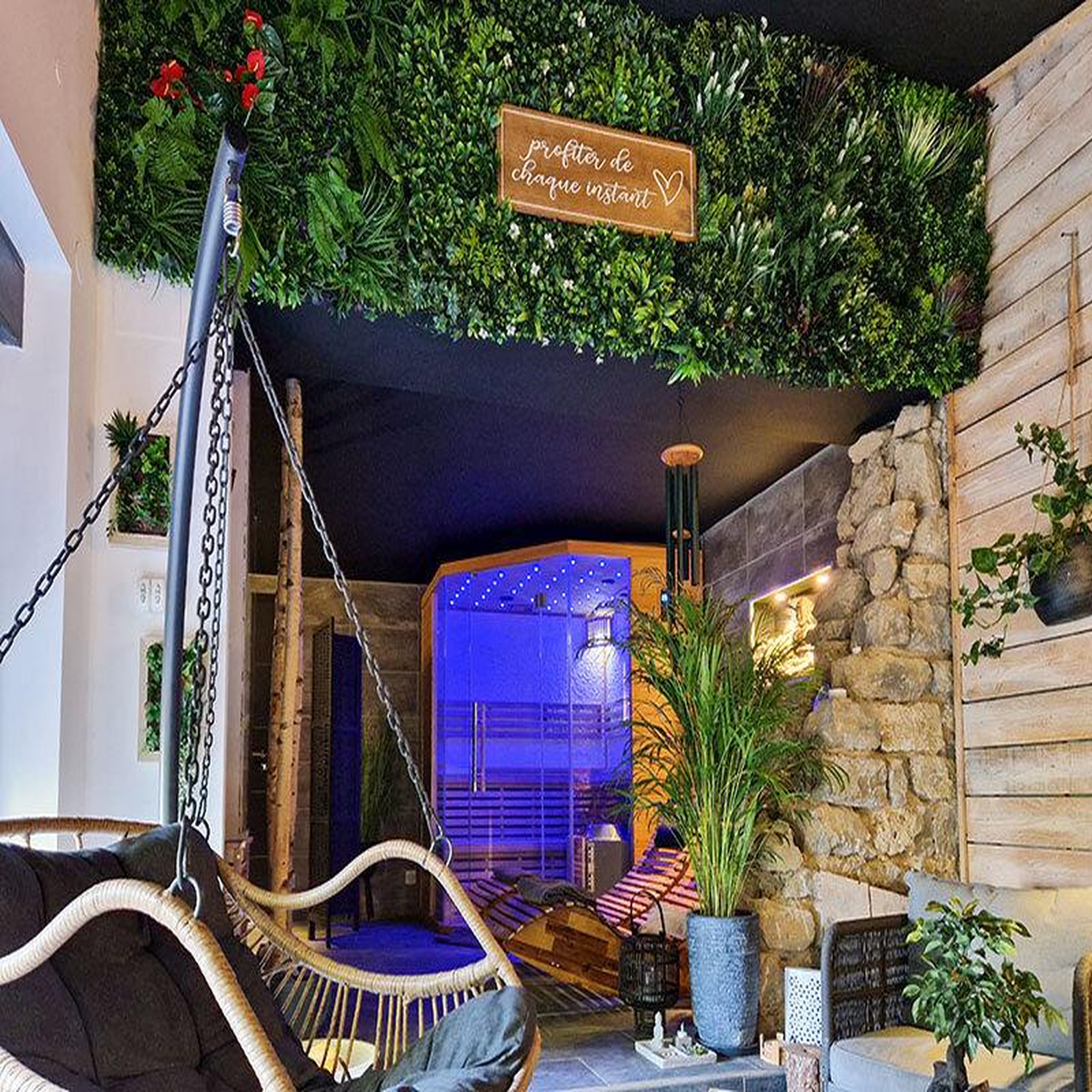 Voir la diapositive 4 : Smartbox 2 jours insolites en tonneau avec dîner, modelage et accès privatif au spa près de strasbourg - coffret cadeau séjour