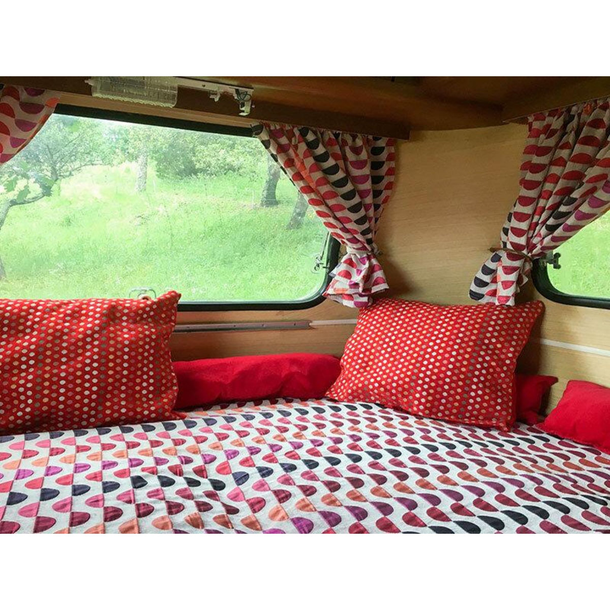 Smartbox Séjour de charme : 4 jours en caravane vintage avec piscine près de Sainte-Maxime - Coffret Cadeau Séjour