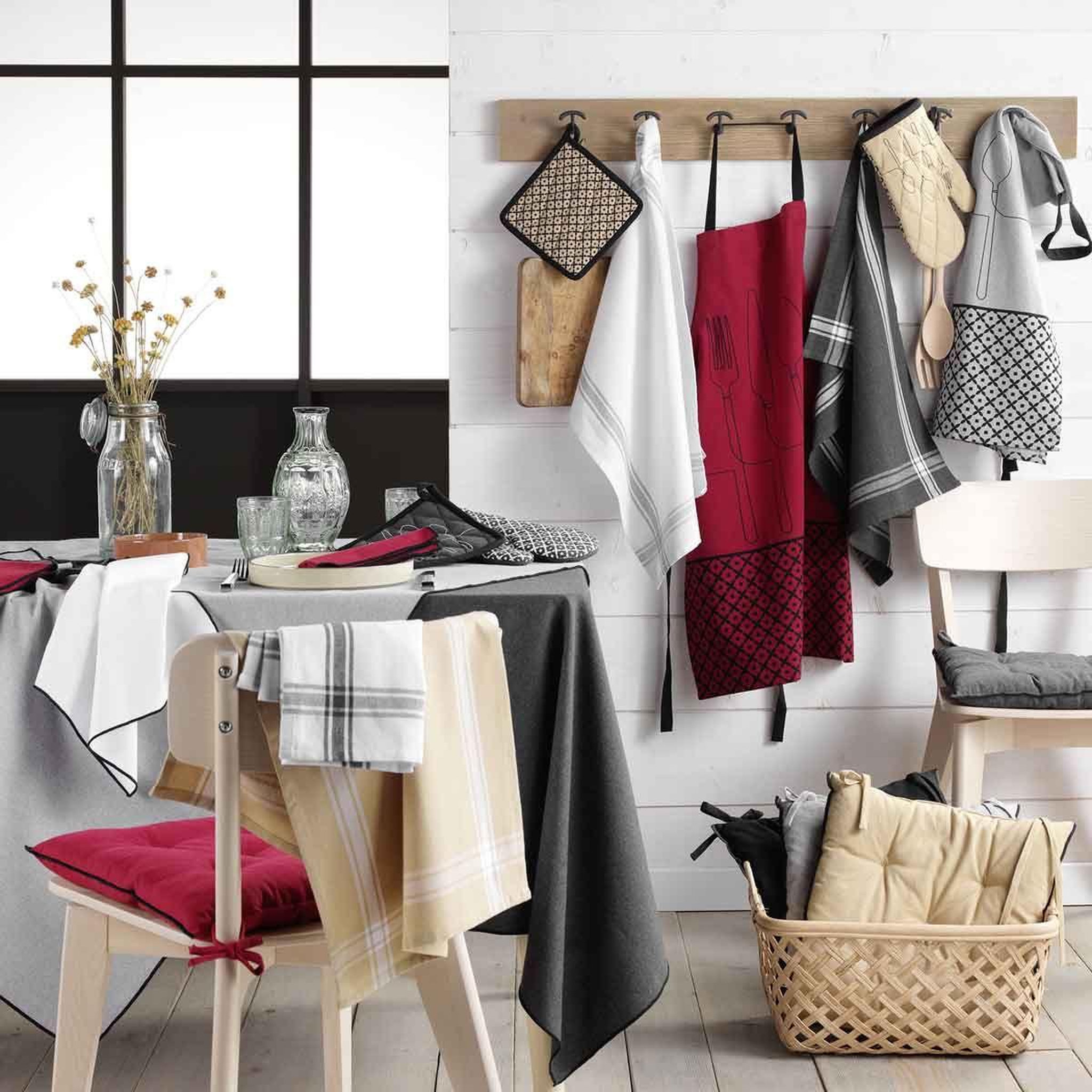 Voir la diapositive 4 : Douceur d'Intérieur Lot de 3 serviettes de table  mistraline  40x40cm anthracite