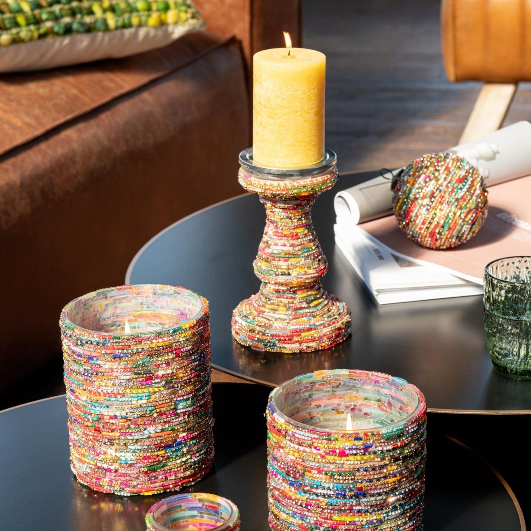 Voir la diapositive 3 : J-LINE Bougeoir déco en verre  perles  19cm multicolore