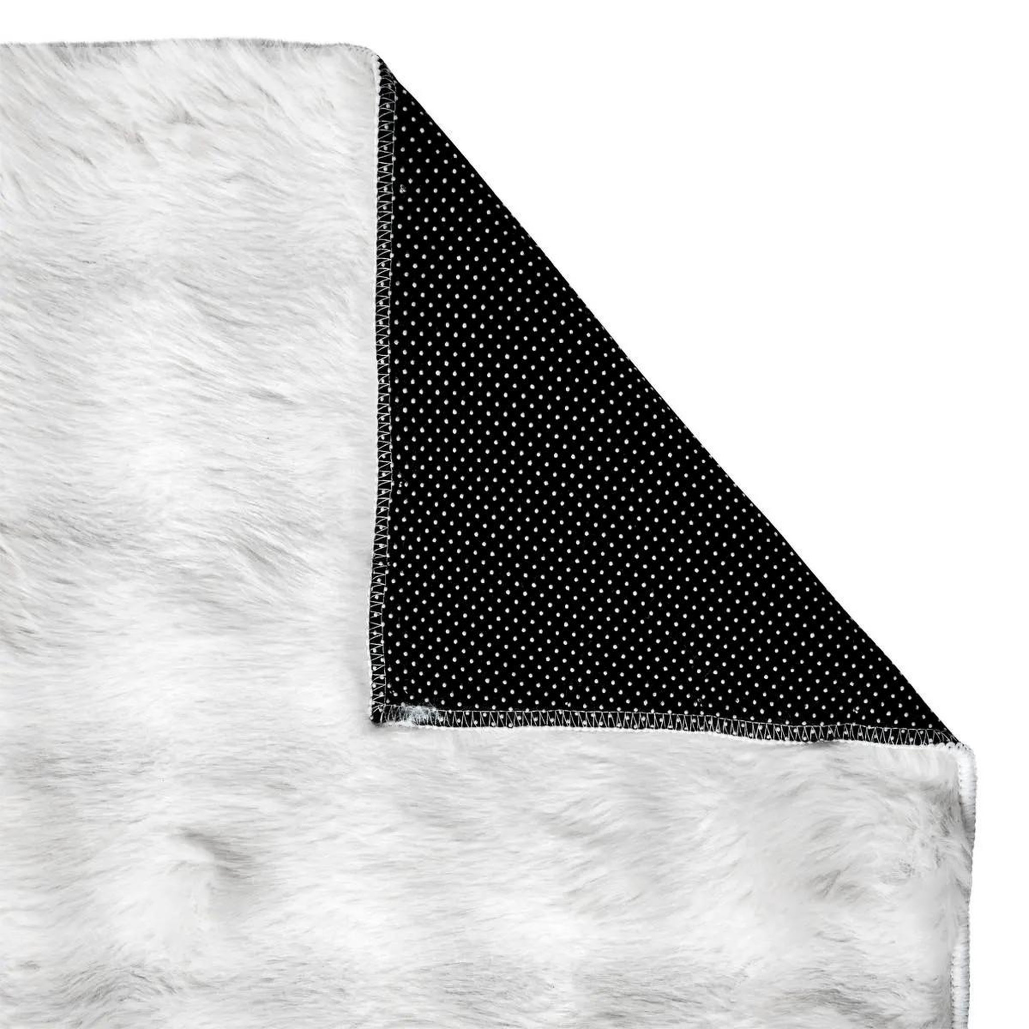 Voir la diapositive 2 : ATMOSPHERA Tapis imitation fourrure 3d  zephy  60x90cm blanc