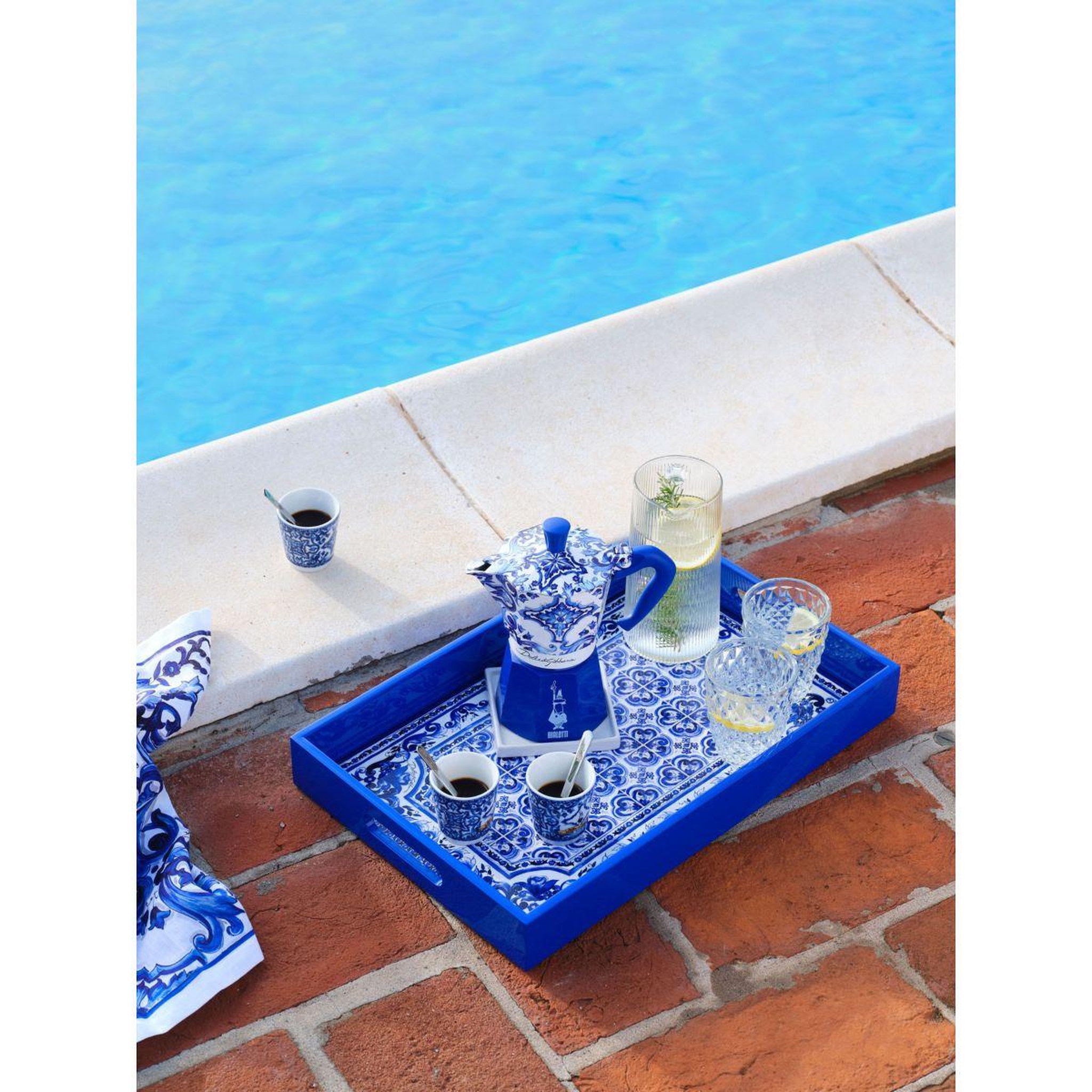 Voir la diapositive 2 : BIALETTI Cafetière italienne Moka Express Bleu Dolce Gabbana - capacité 6 tasses