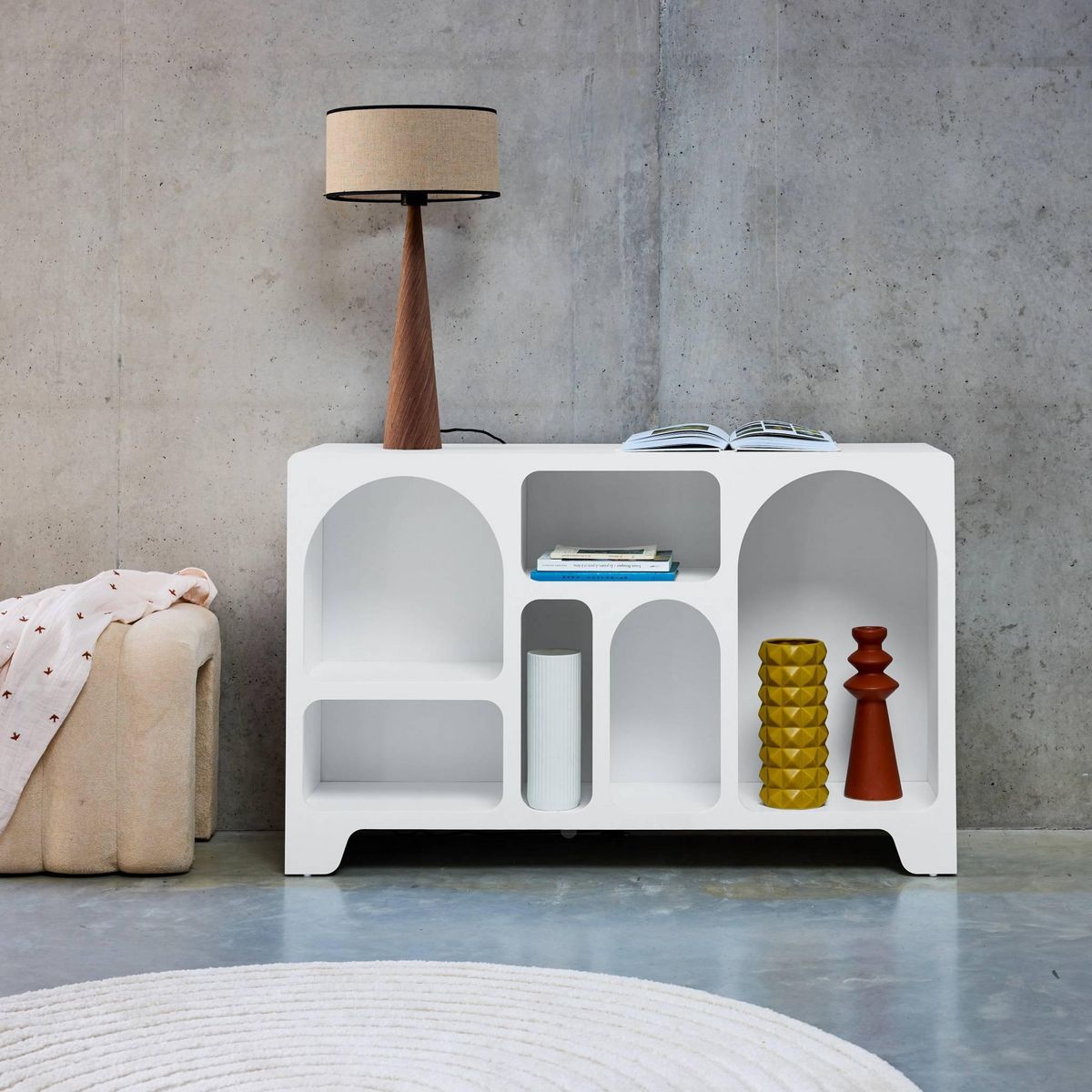 SWEEEK Buffet organique plusieurs niches 6 compartiments. buffet bas. effet bois blanc 120cm