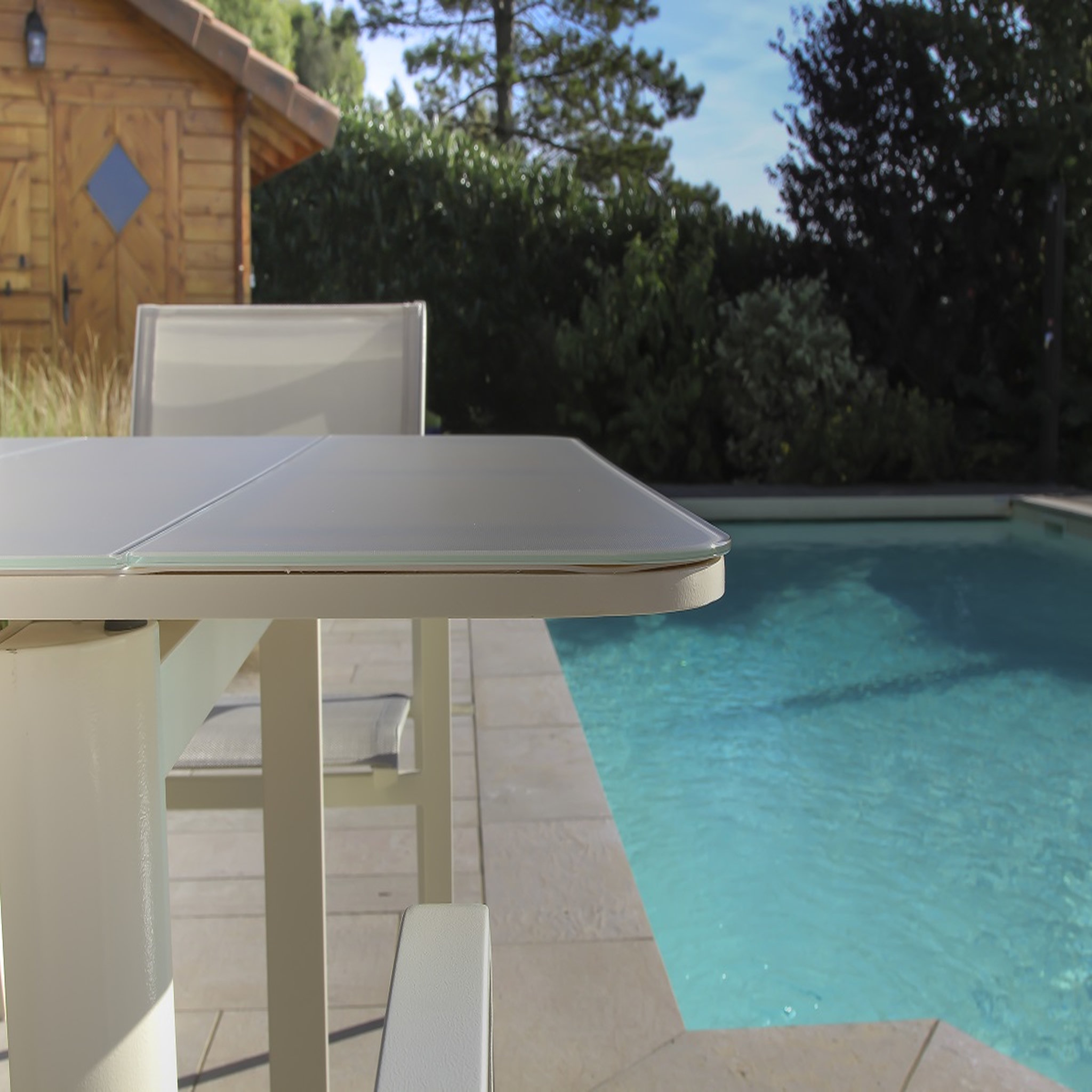 Voir la diapositive 4 : JARDILINE Table de jardin extensible - 8/10 places - Aluminium/Verre - Ivoire