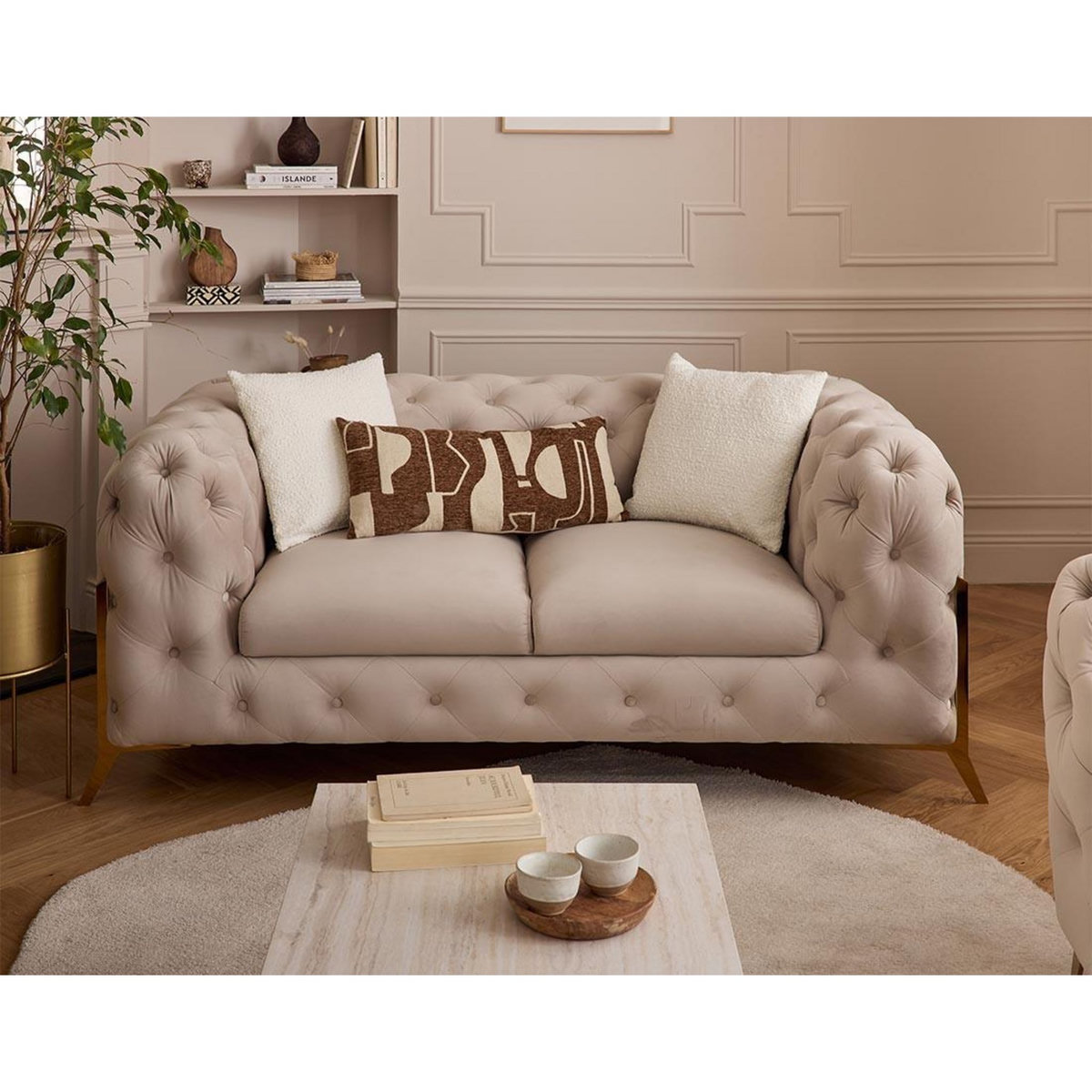 LISA DESIGN Camden - canapé 2 places chesterfield en velours - pieds en métal doré