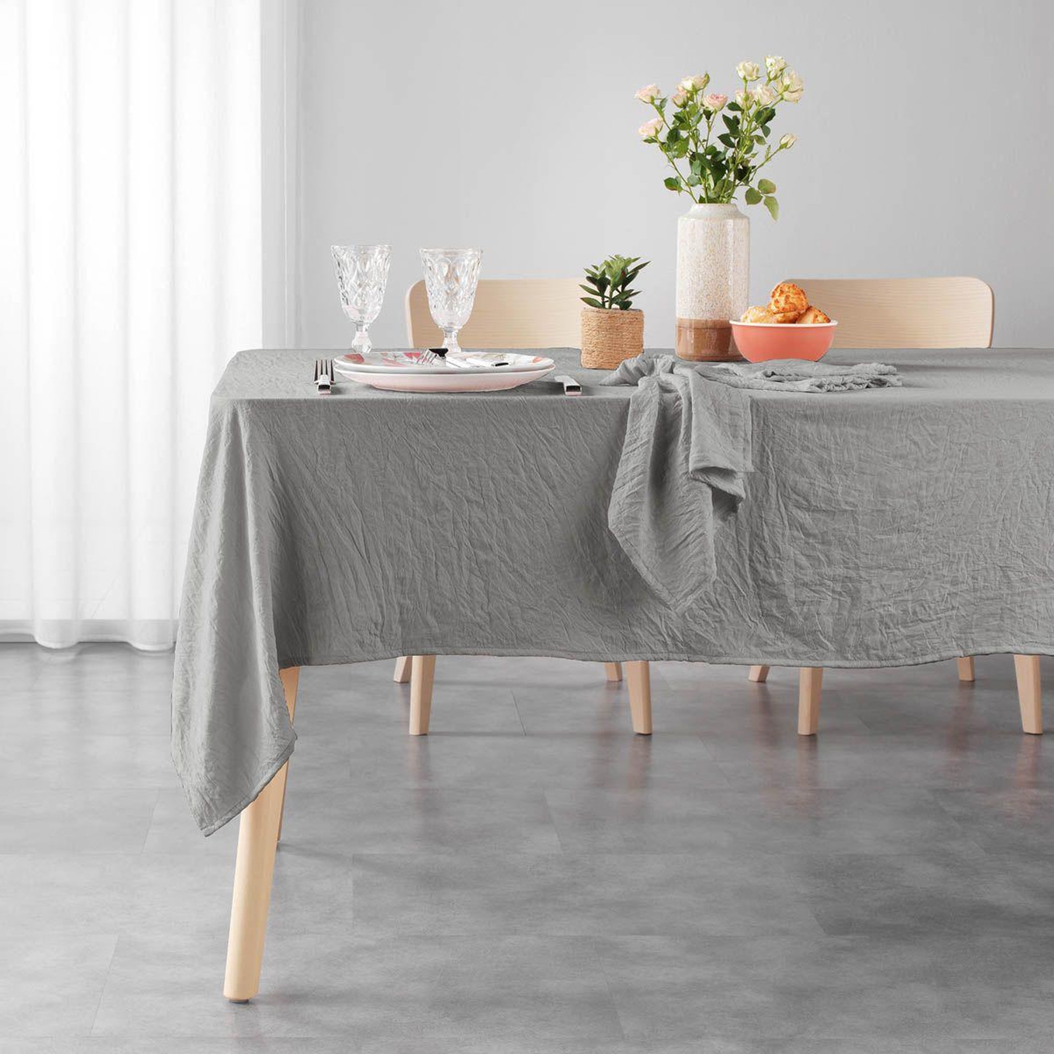 Voir la diapositive 3 : Douceur d'Intérieur Nappe microfibre  suzy  140x240cm taupe