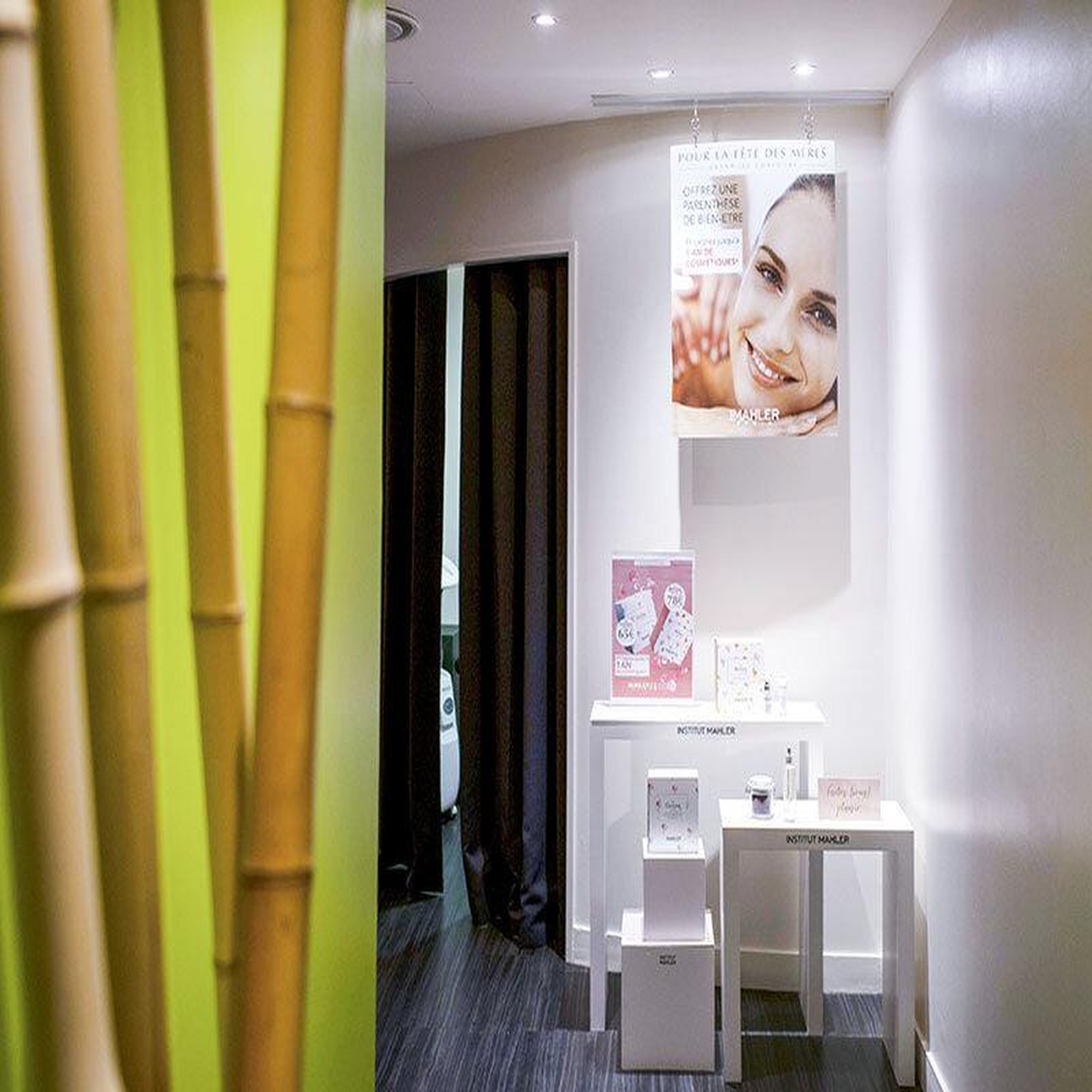 Voir la diapositive 3 : Smartbox Soin nourrissant du visage d'1h15 avec examen de peau en institut à Bordeaux - Coffret Cadeau Bien-être