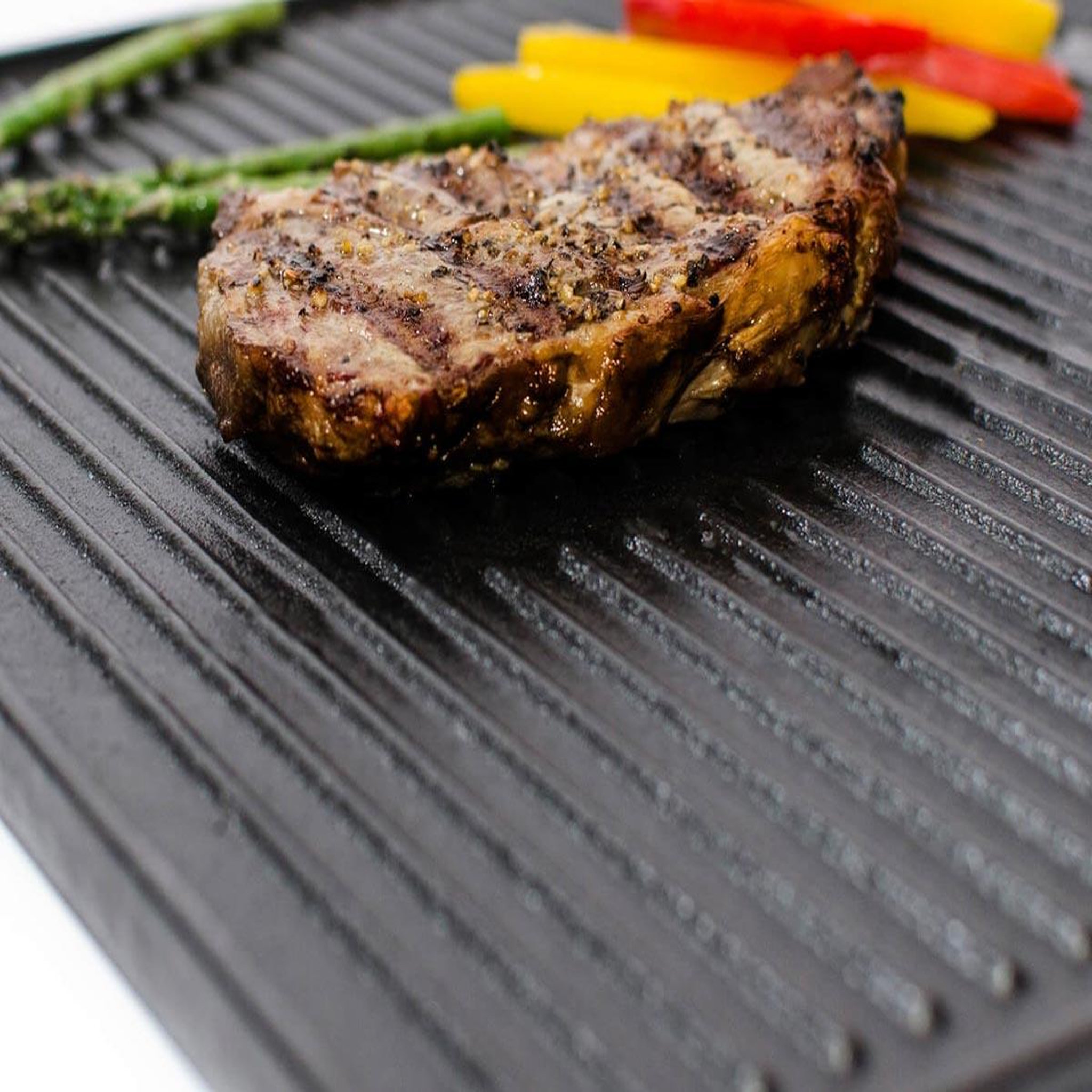 Voir la diapositive 3 : CHAR-BROIL Plancha en fonte universelle double face 38,8 x 37,5 cm - Char-Broil