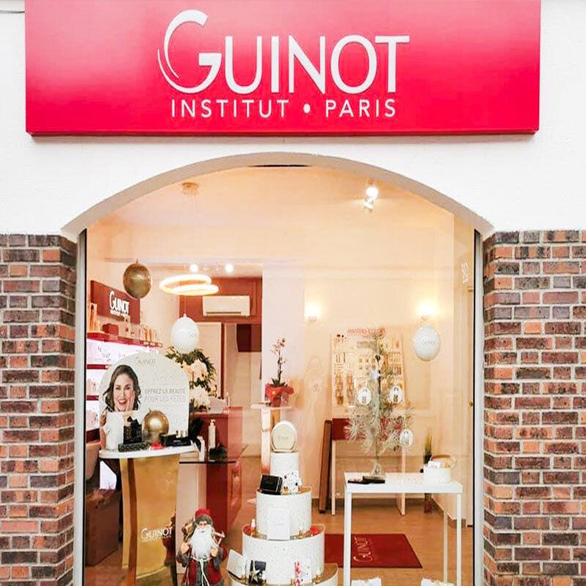 Voir la diapositive 3 : Smartbox Séance de beauté avec un soin du visage lift summum guinot - coffret cadeau bien-être
