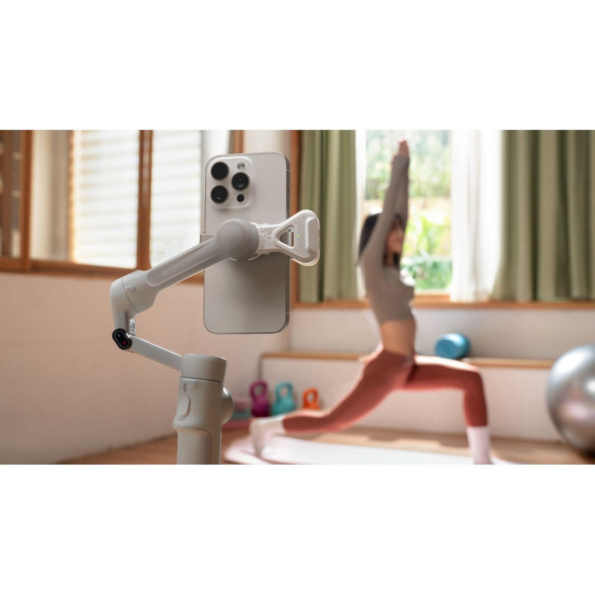 Voir la diapositive 3 : INSTA360 Stabilisateur flow 2 ai tracker bundle stone gray