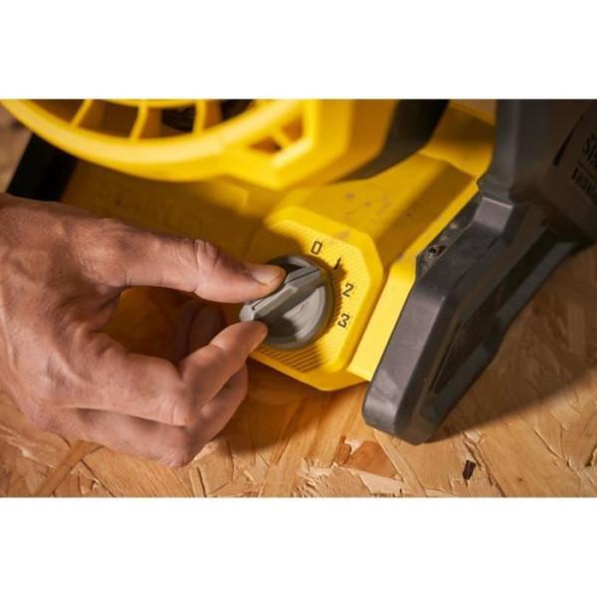 Voir la diapositive 5 : STANLEY FATMAX Ventilateur - STANLEY - SFMCE001B-XJ - 3 vitesses - 1100 m3/h - Autonomie 8h