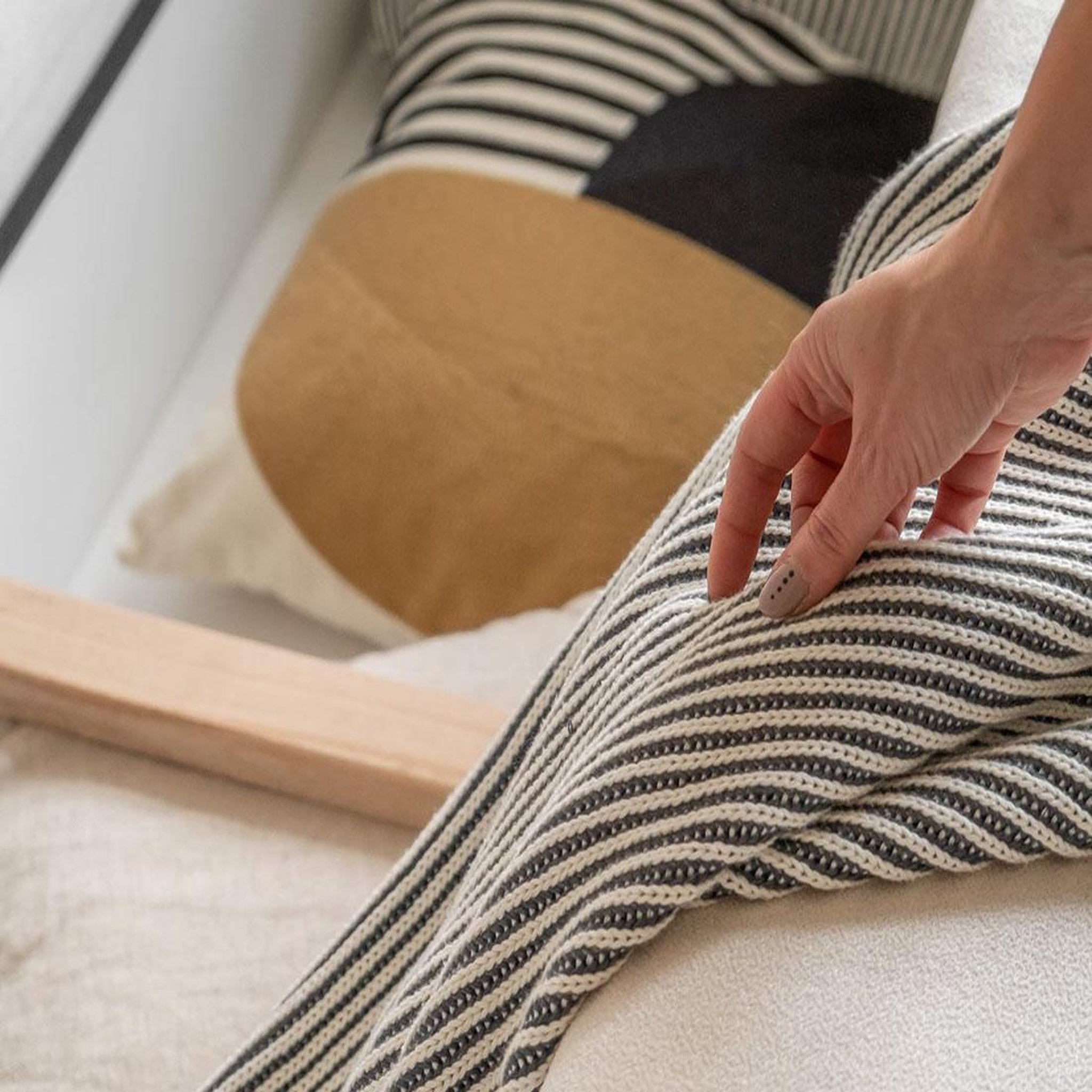 Voir la diapositive 5 : BEST MOBILIER Wilson - canapé droit 3 places convertible avec coffre en tissu et tissu texturé