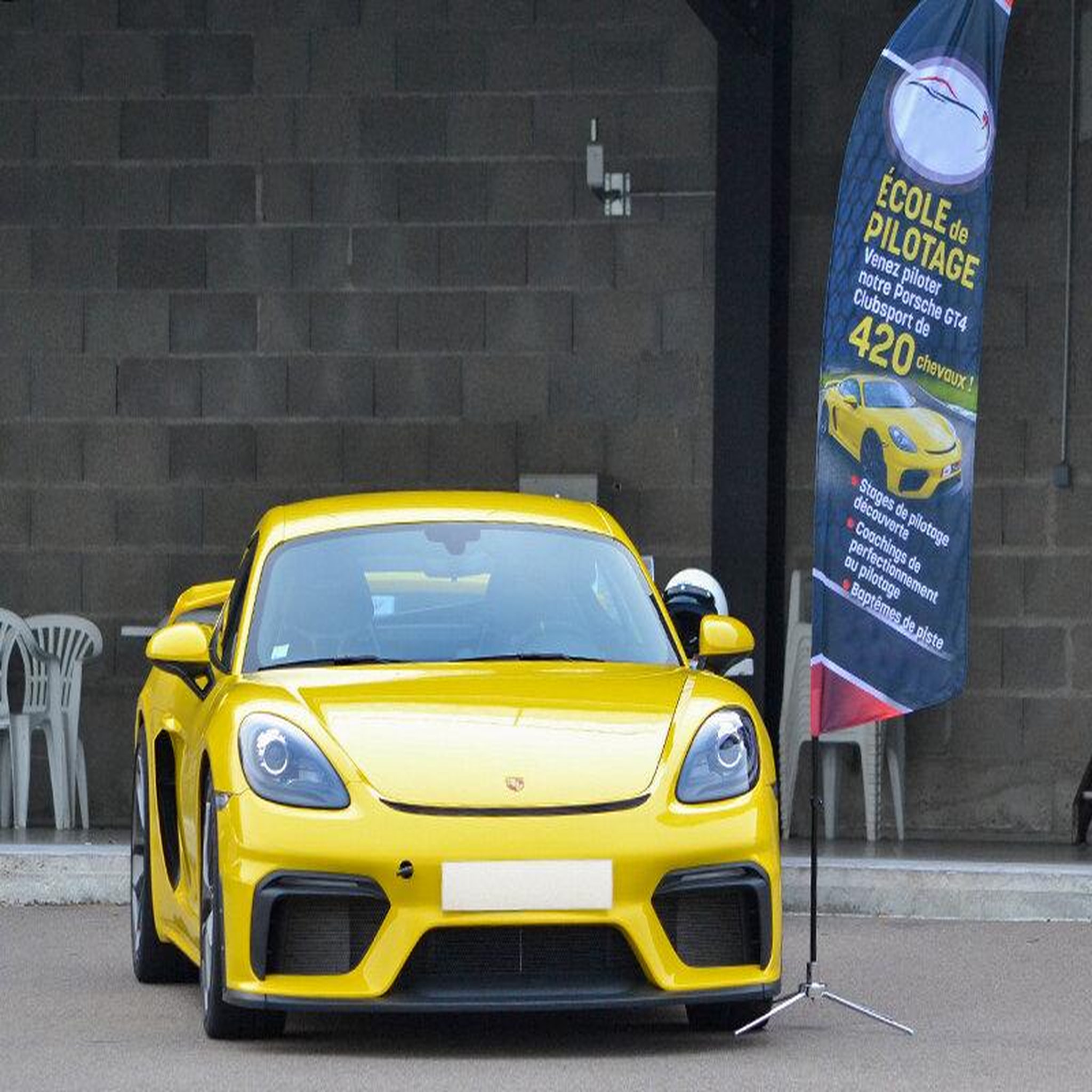 Voir la diapositive 3 : Smartbox Pilotage d'une Porsche GTA 4 Clubsport pendant 2 tours sur le circuit de Bresse - Coffret Cadeau Sport & Aventure