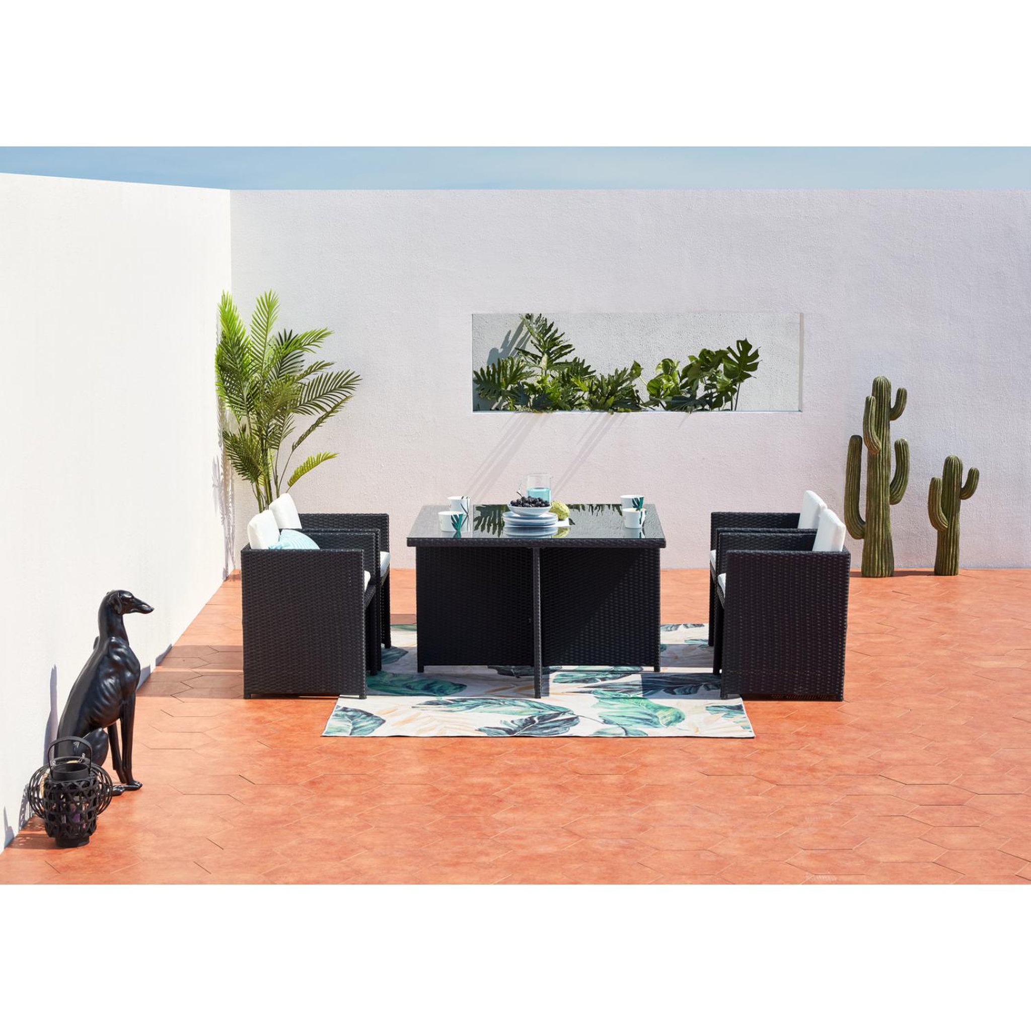 Voir la diapositive 5 : CONCEPT USINE Table et chaises 4 places encastrables en résine noir-blanc miami