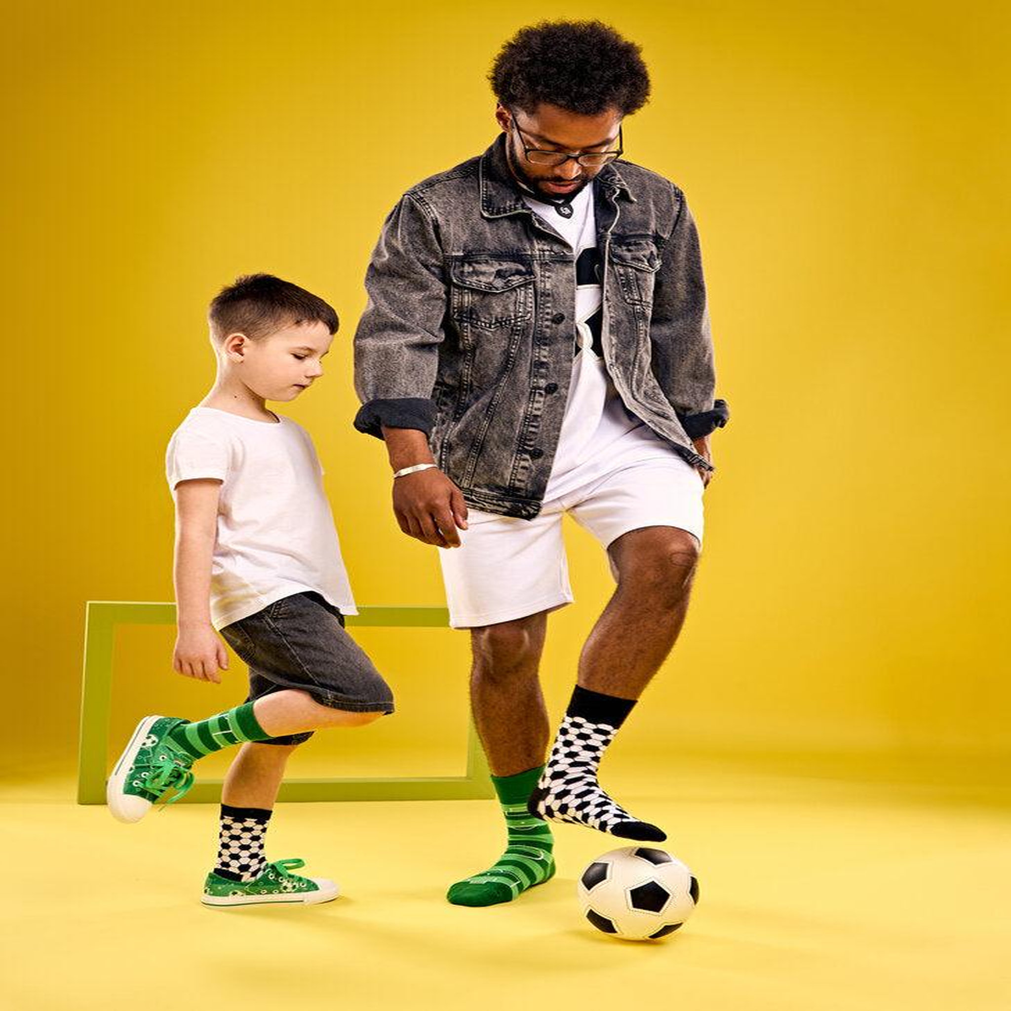 Voir la diapositive 4 : DEDOLES Chaussettes football