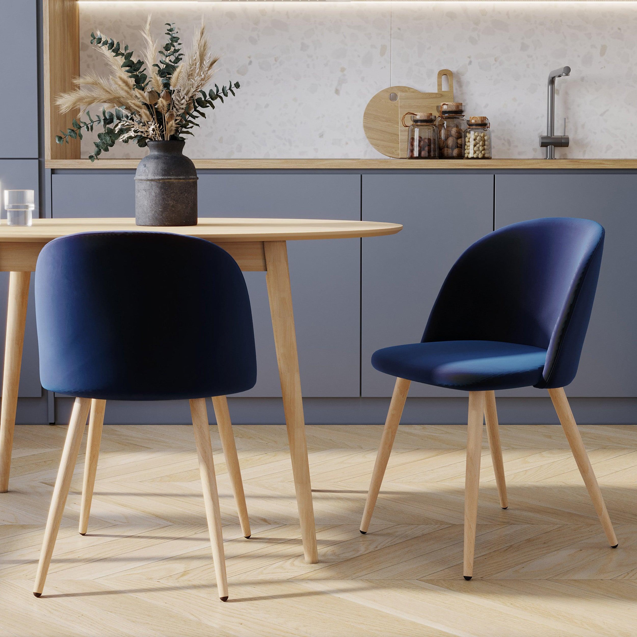 Voir la diapositive 2 : MAISON PAVANE Lot de 2 chaises en velours bleu foncé et pieds en métal-cozy