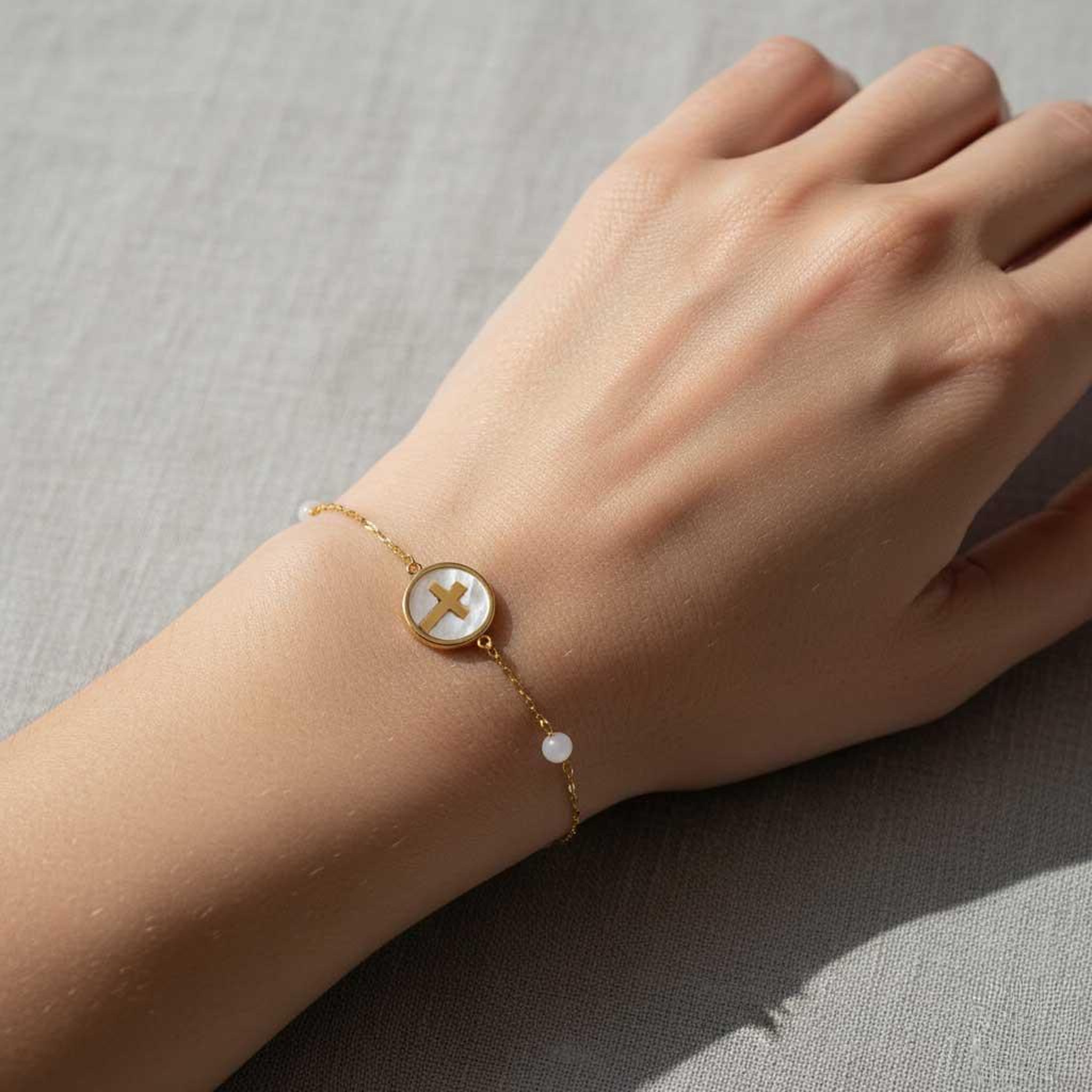 Voir la diapositive 2 : L'ATELIER D'AZUR Bracelet Or 18 Carats 750 Jaune Nacre - Croix