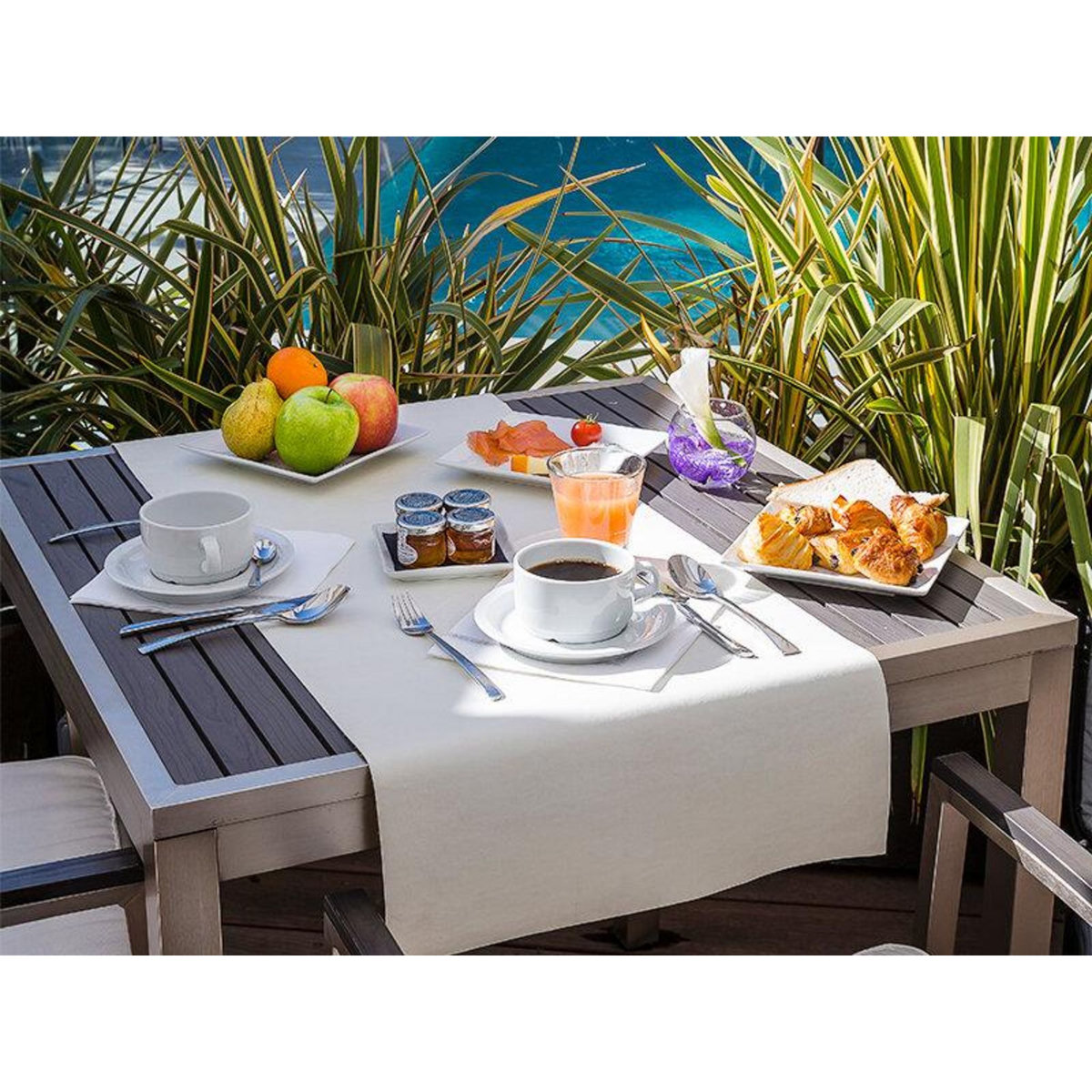 Smartbox Séjour de 2 jours en hôtel 4* au centre de Cannes avec pétales de roses et champagne - Coffret Cadeau Séjour