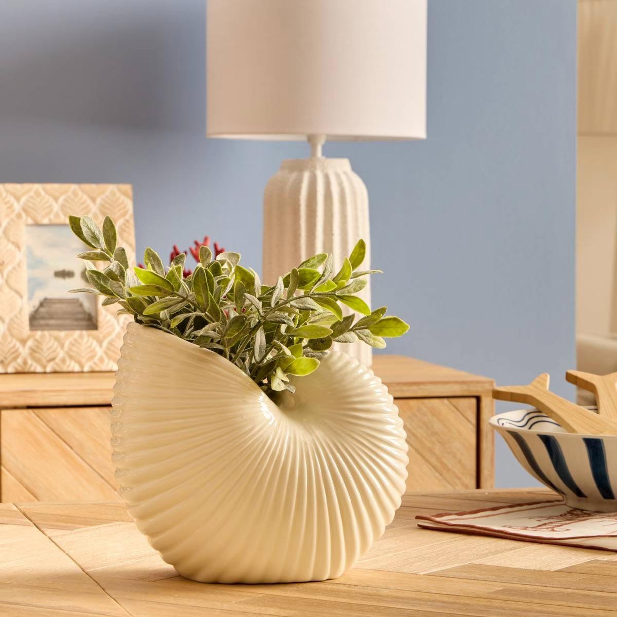 Voir la diapositive 3 : ATMOSPHERA Vase coquillage en dolomite  océania  22cm blanc