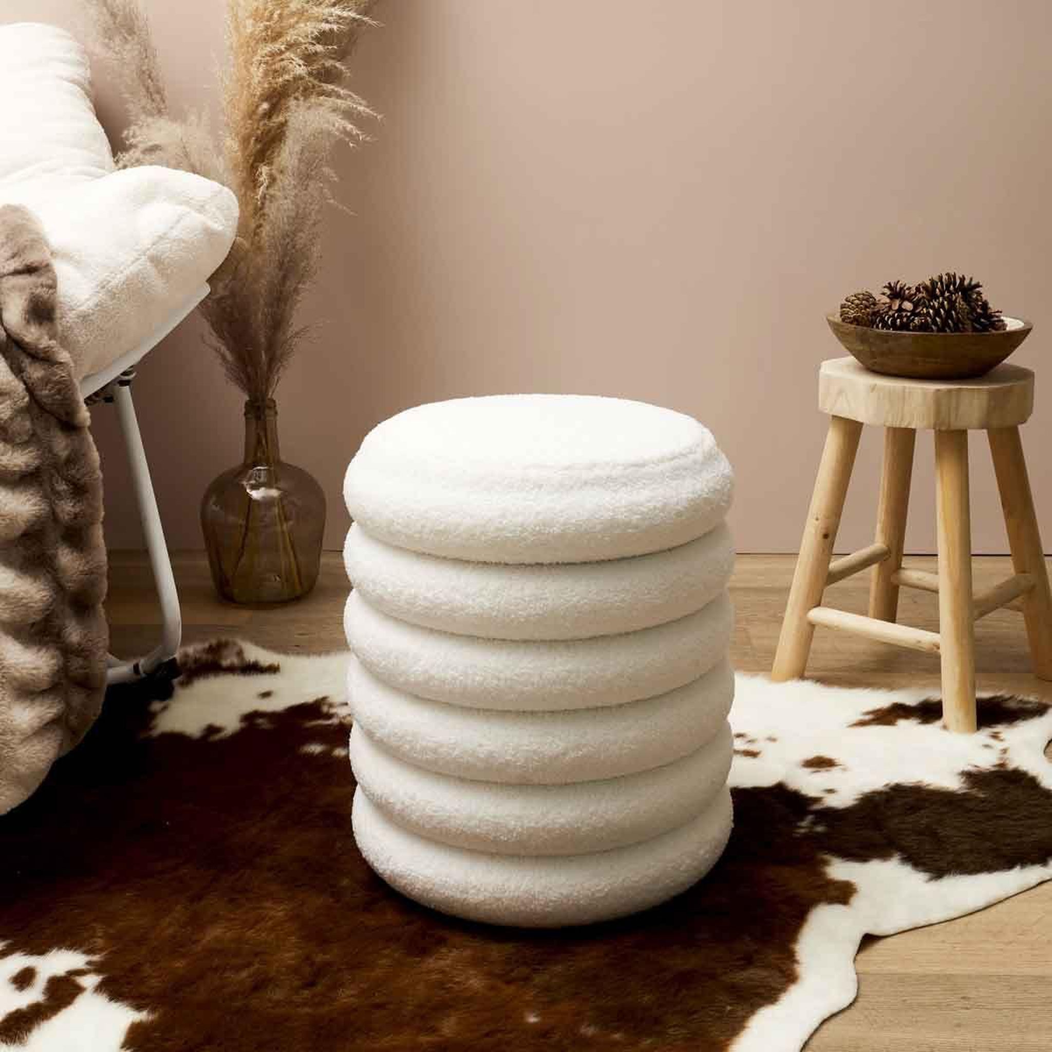 Voir la diapositive 5 : The Home Deco Factory Pouf & coffre de rangement  freya  43cm blanc