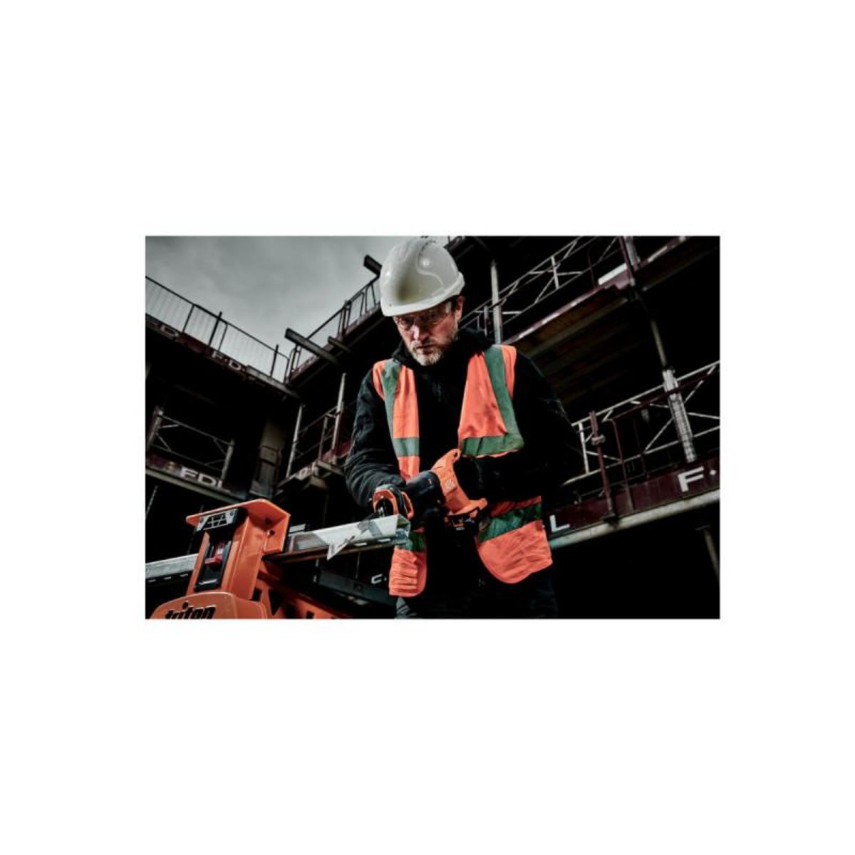 AEG Pack AEG 18V - Scie sabre 28 mm - Batterie 4.0 Ah - Chargeur