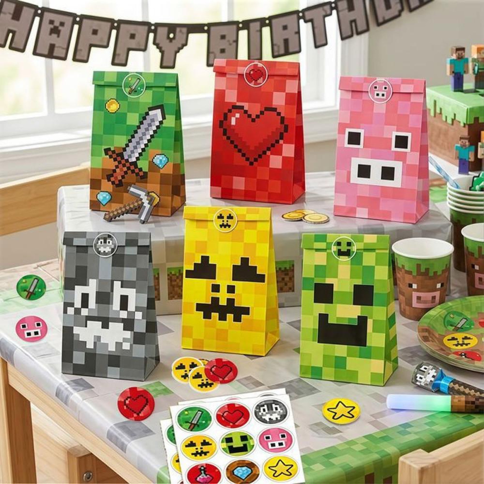 Voir la diapositive 5 : Sacs cadeaux Minecraft avec poignées, lot de 30, 4 motifs pixelisés et 18 autocollants ronds