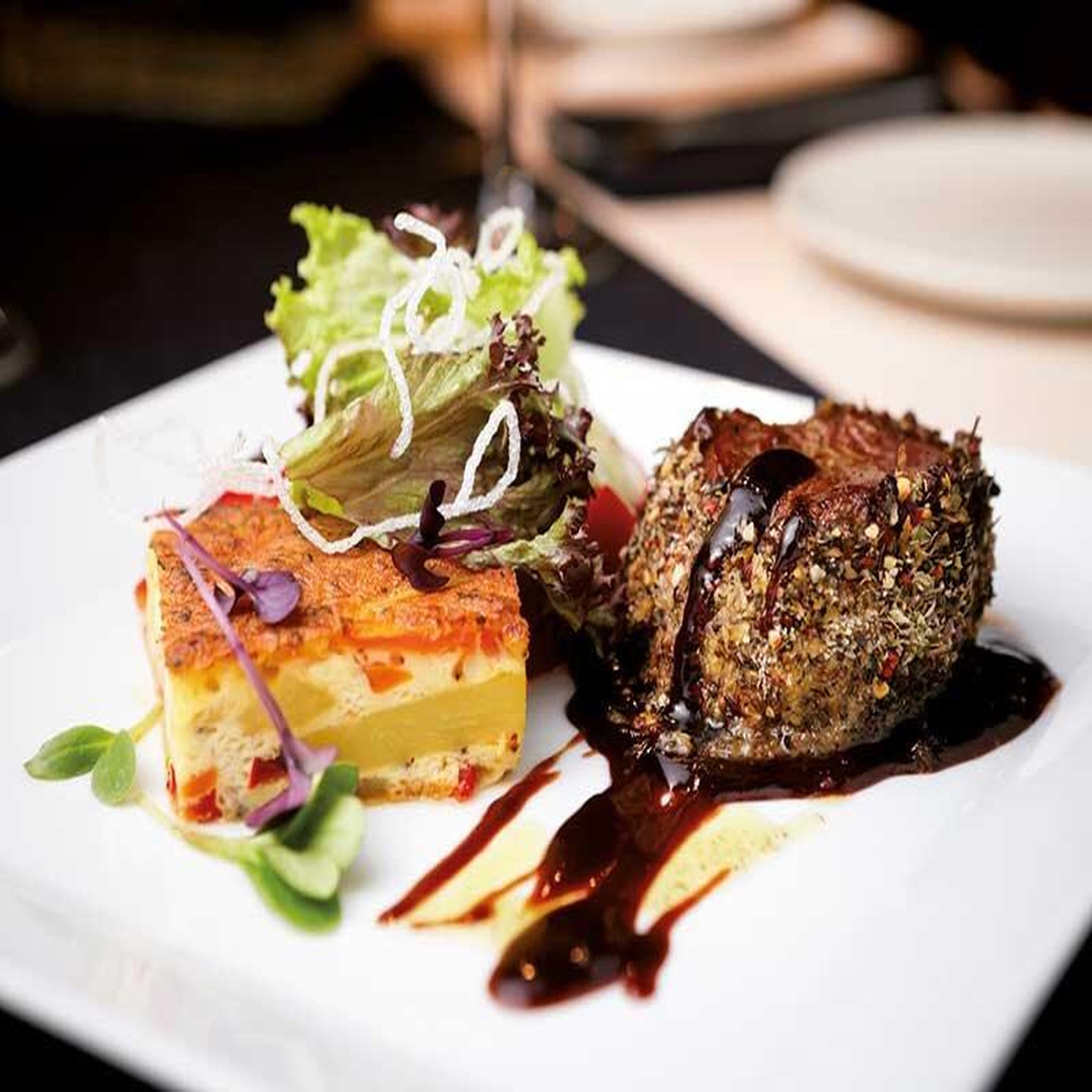 Voir la diapositive 2 : Smartbox Restaurant gault & millau à paris: dîner gastronomique 3 plats et coupe de champagne pour 2 à le mesturet - coffret cadeau gastronomie