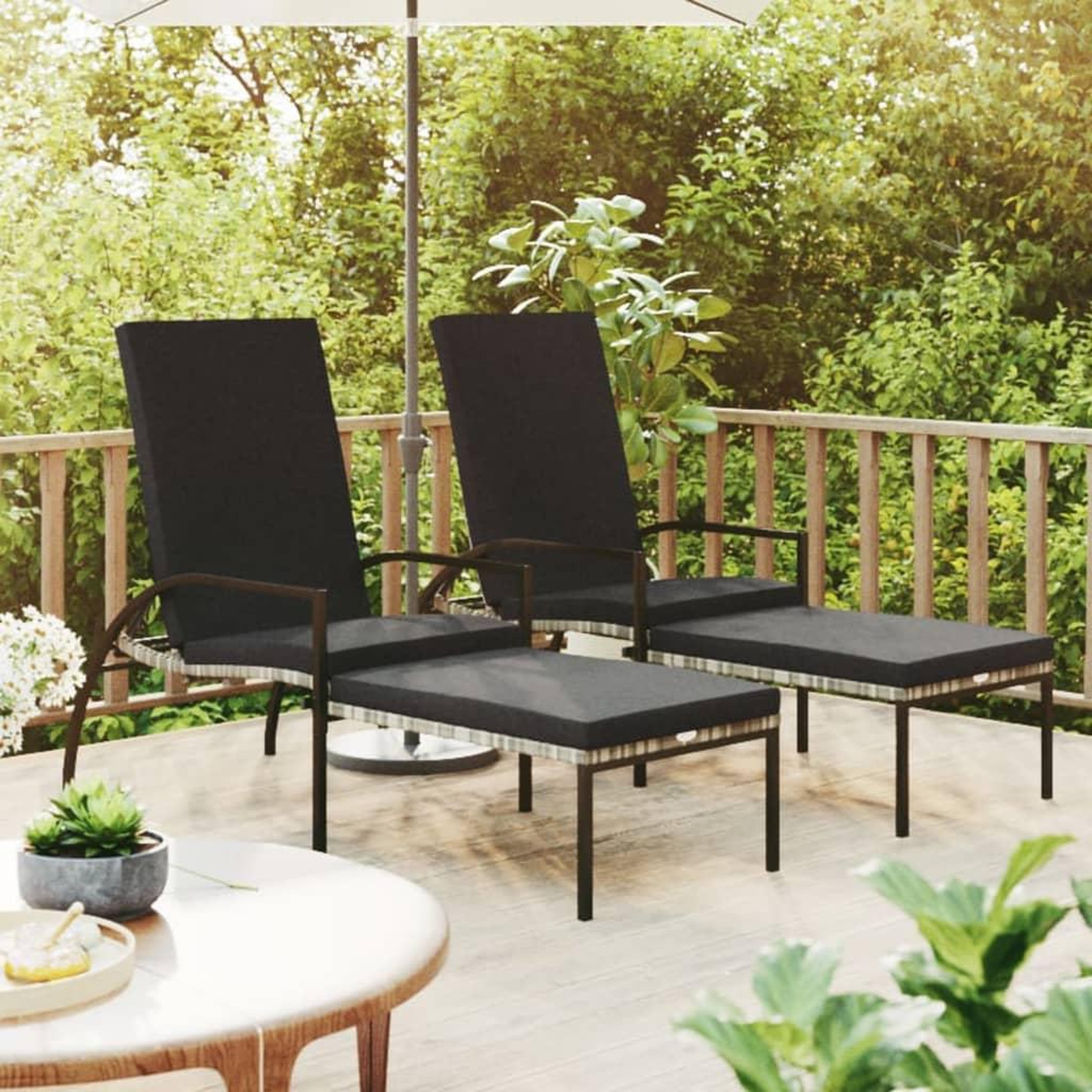 VIDAXL Chaises longues avec repose-pied 2 pcs Resine tressee Gris