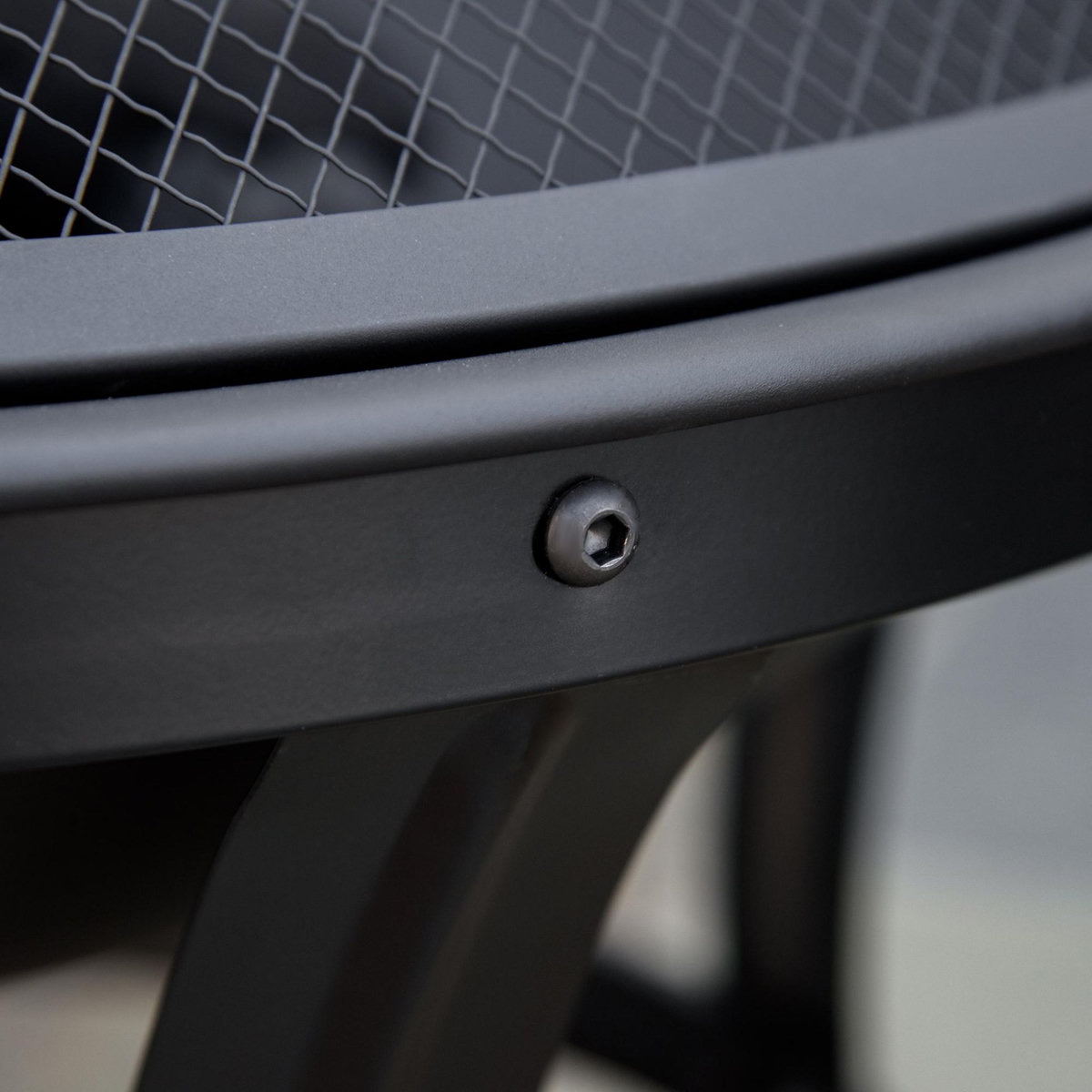 OUTSUNNY Brasero boule de feu cheminée foyer extérieur Ø 55 x 50H cm grille à charbon couvercle tisonnier acier noir